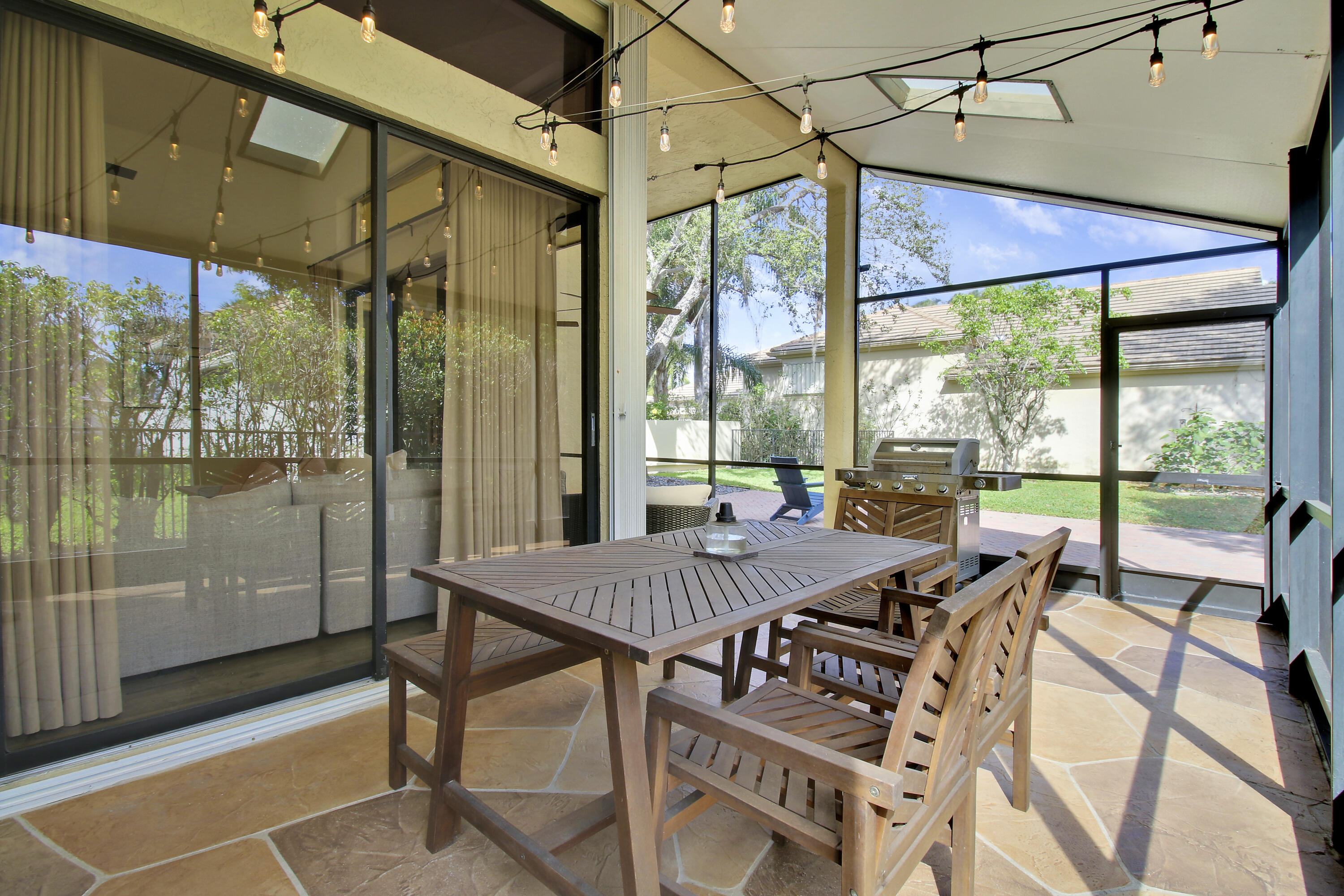 10199 Lexington Circle N