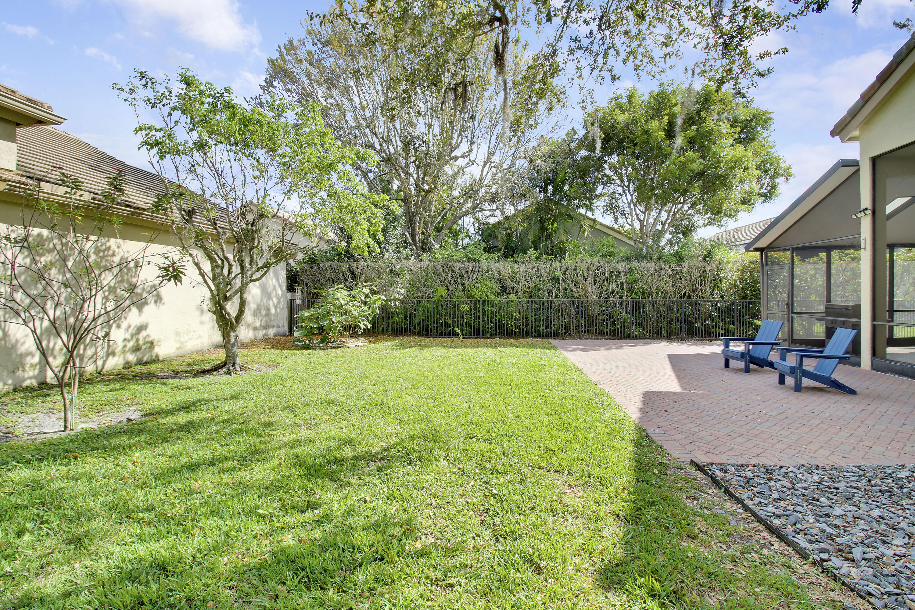 10199 Lexington Circle N