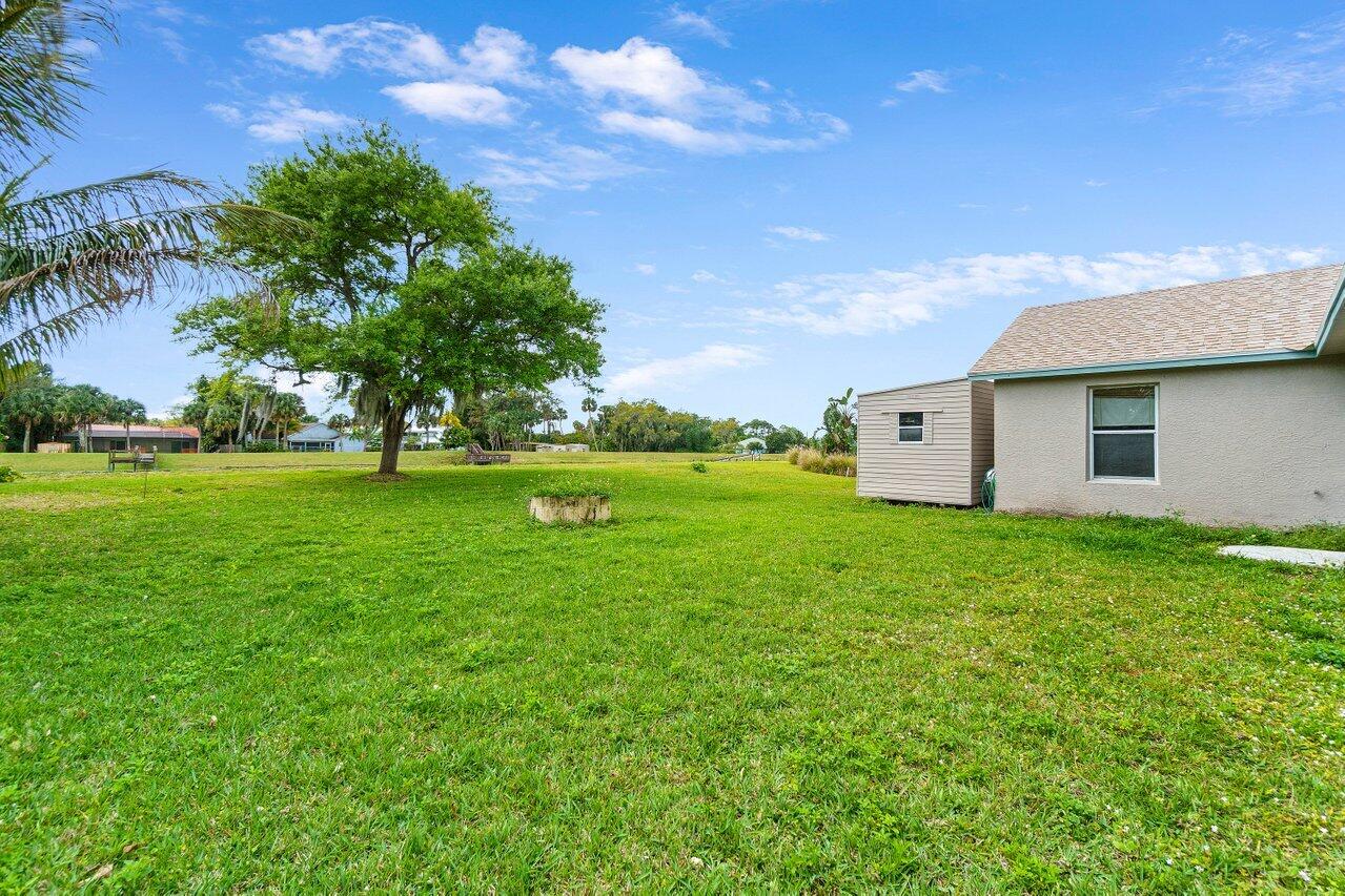 1752 SW Lexington Drive