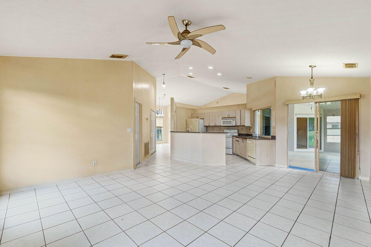 1752 SW Lexington Drive