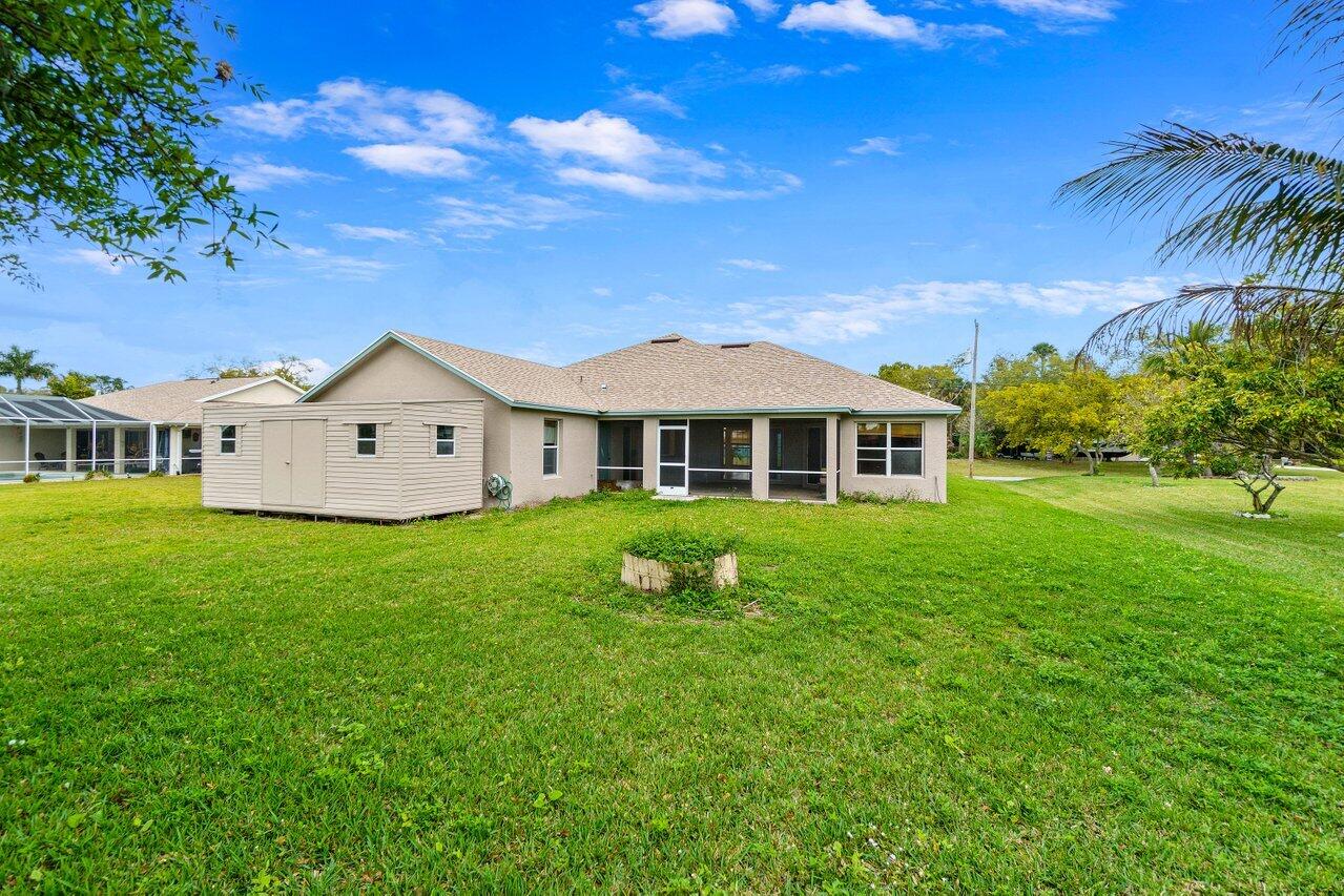 1752 SW Lexington Drive