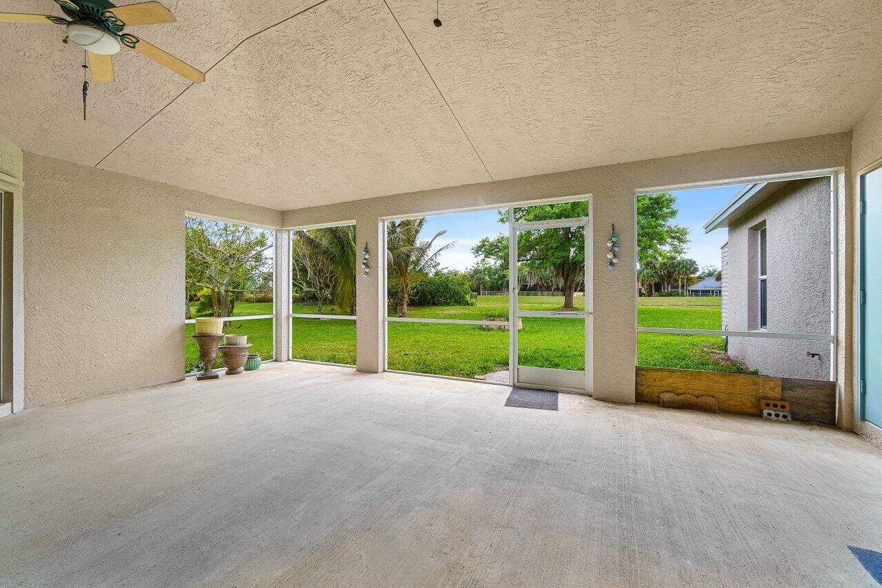 1752 SW Lexington Drive