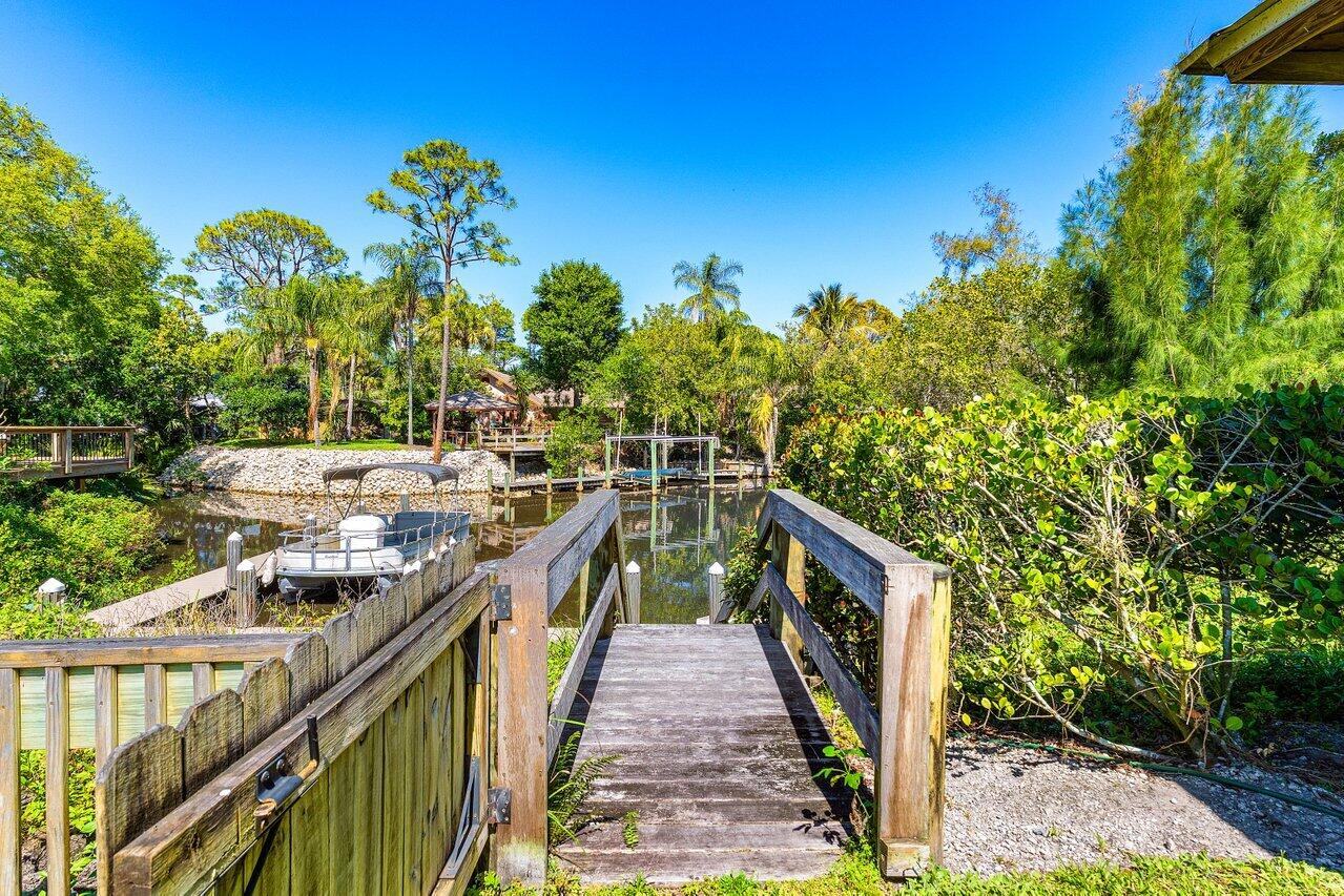 936 SW Rustic Circle