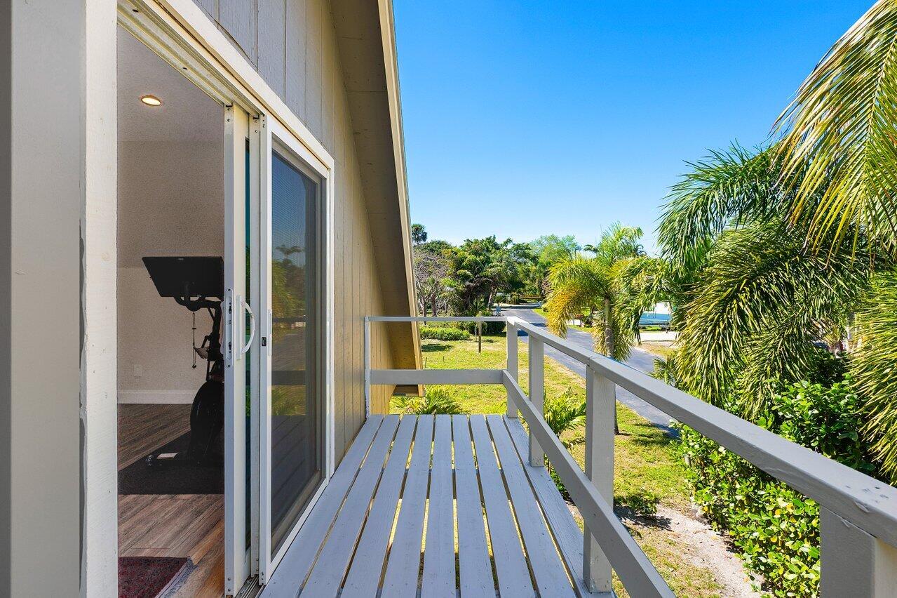 936 SW Rustic Circle