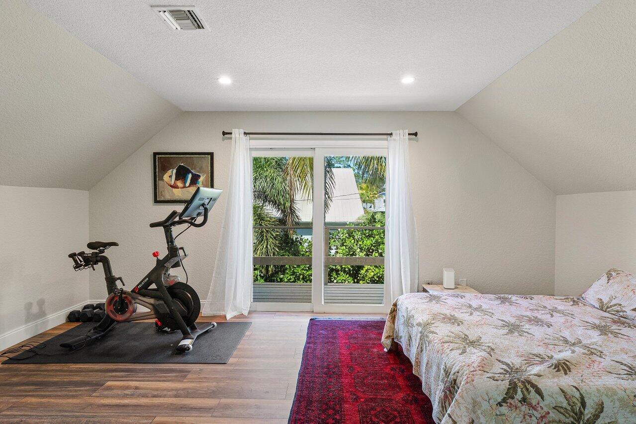 936 SW Rustic Circle