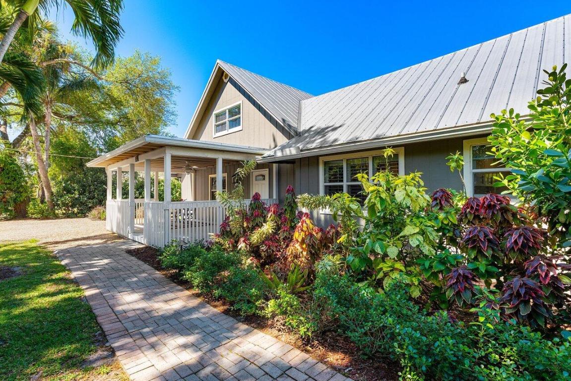 936 SW Rustic Circle