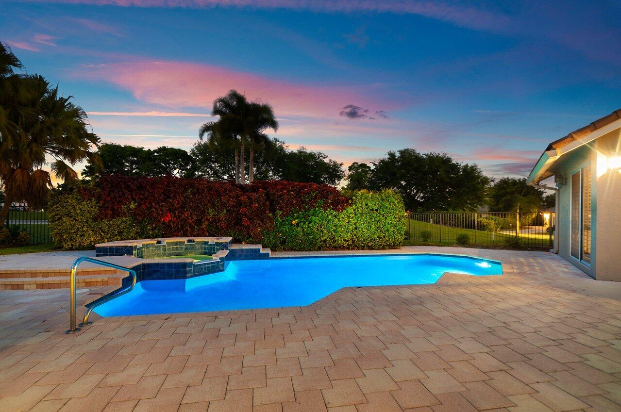 4719 Bocaire Boulevard