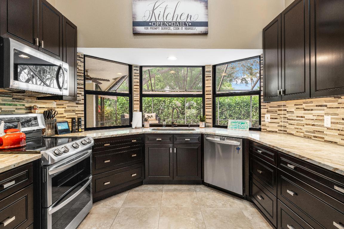 1607 Farmington Avenue