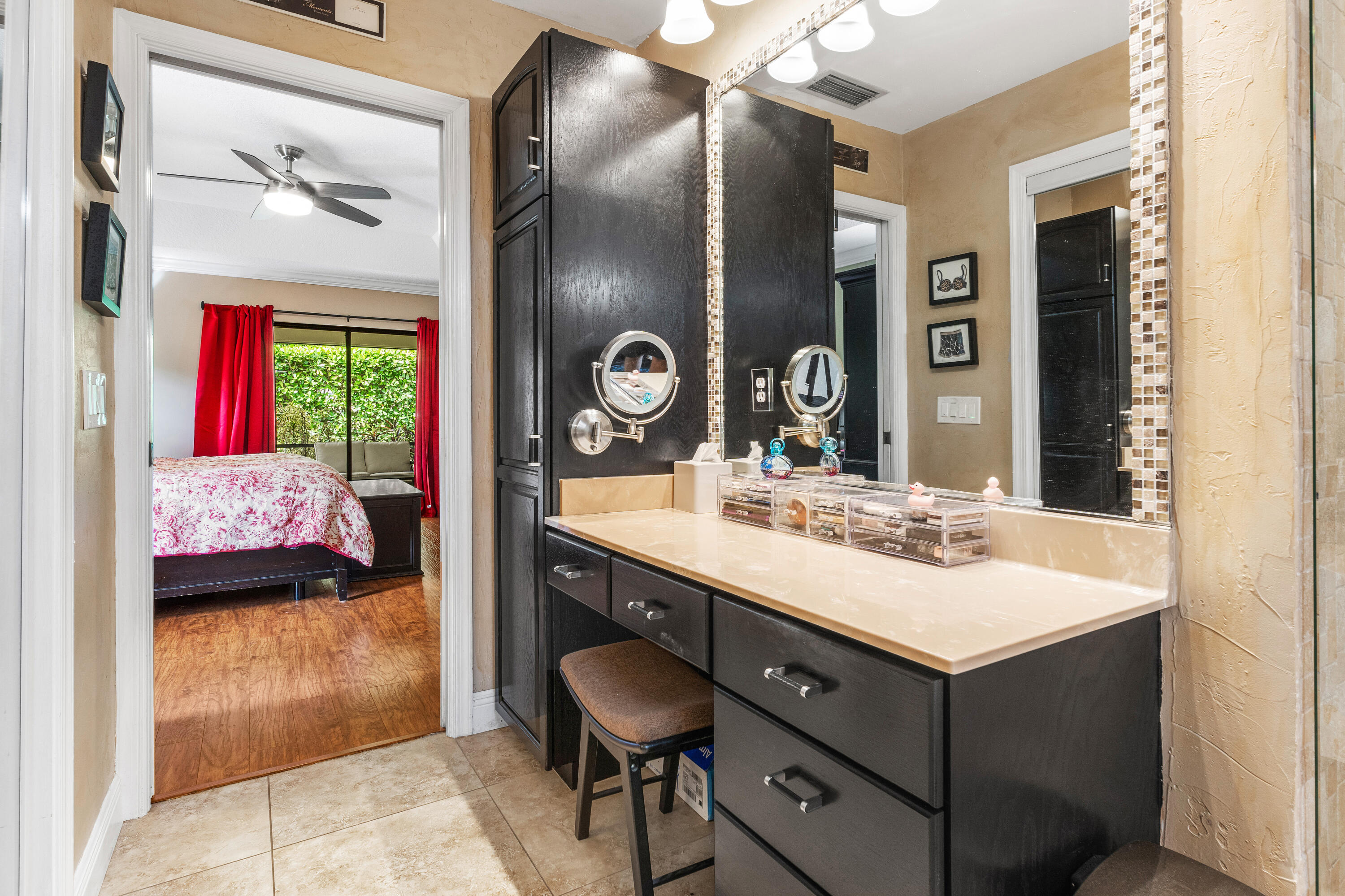 1607 Farmington Avenue