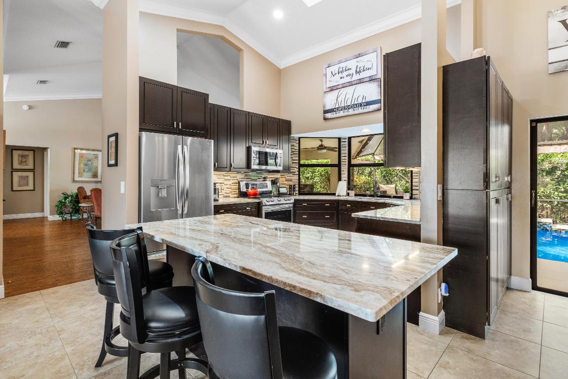 1607 Farmington Avenue