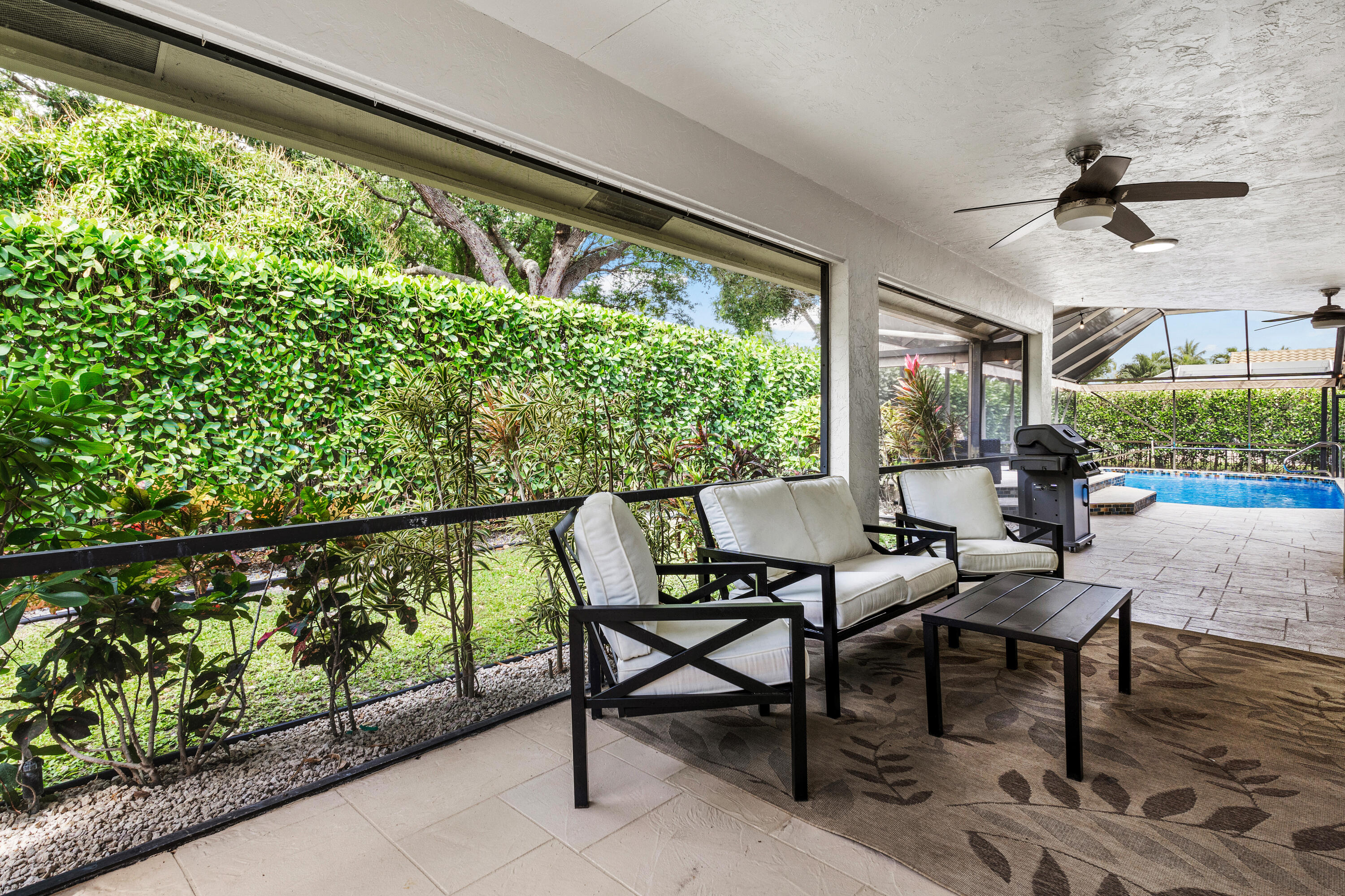 1607 Farmington Avenue