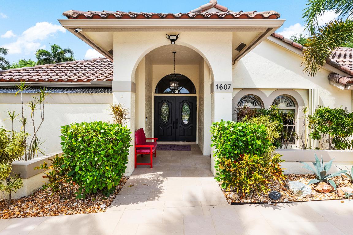 1607 Farmington Avenue