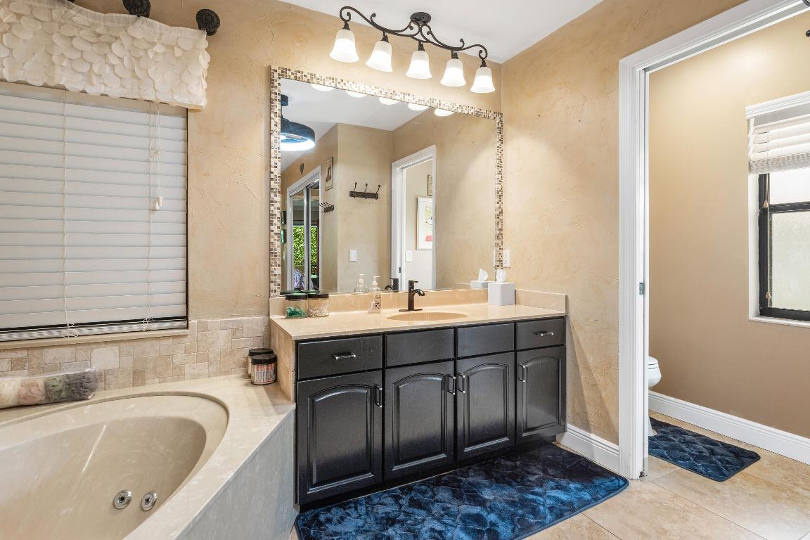 1607 Farmington Avenue