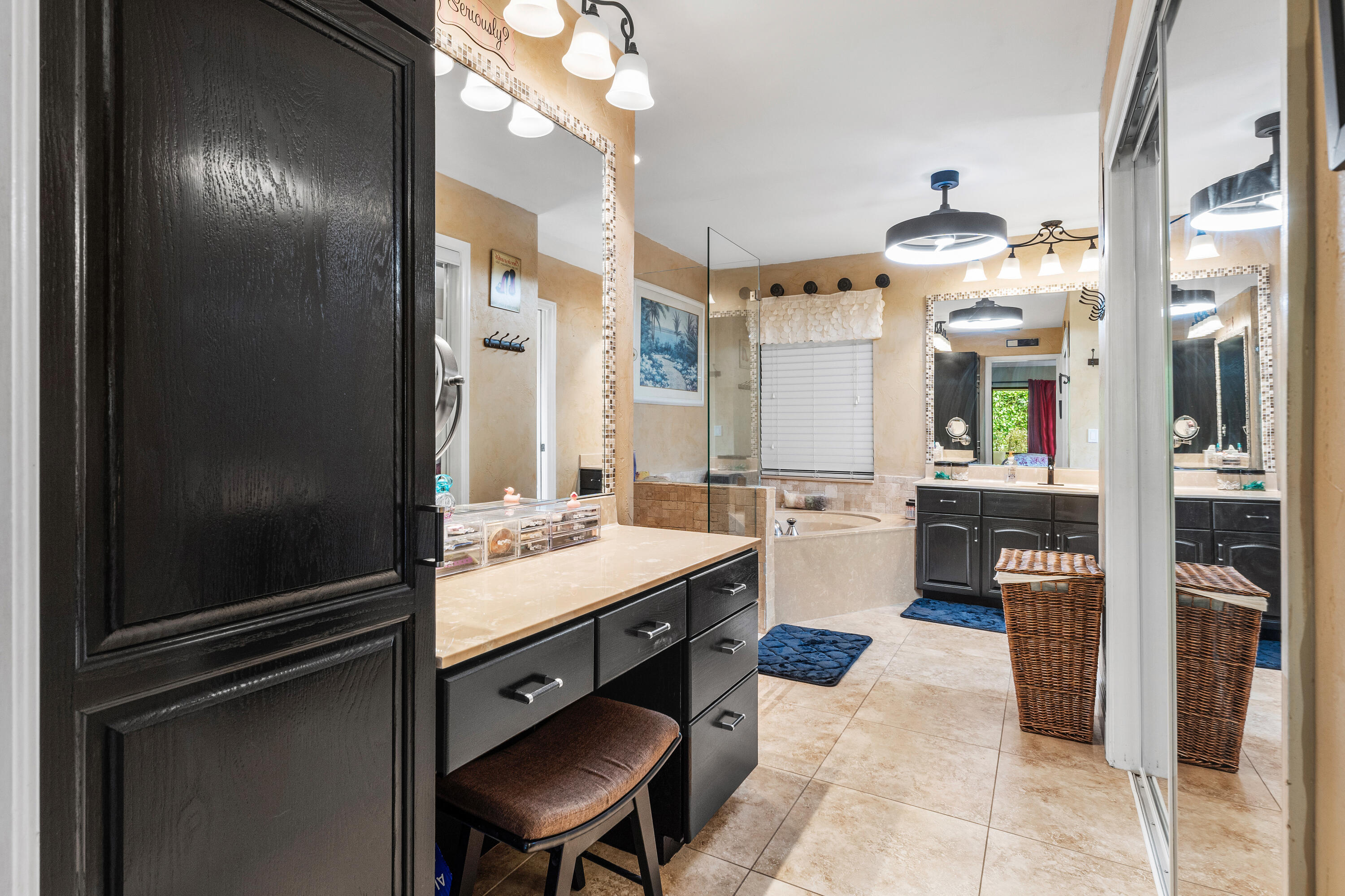 1607 Farmington Avenue