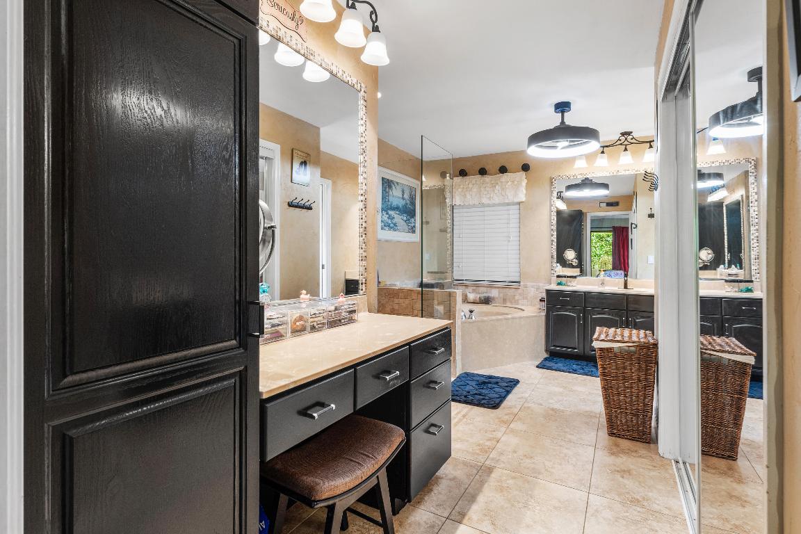 1607 Farmington Avenue