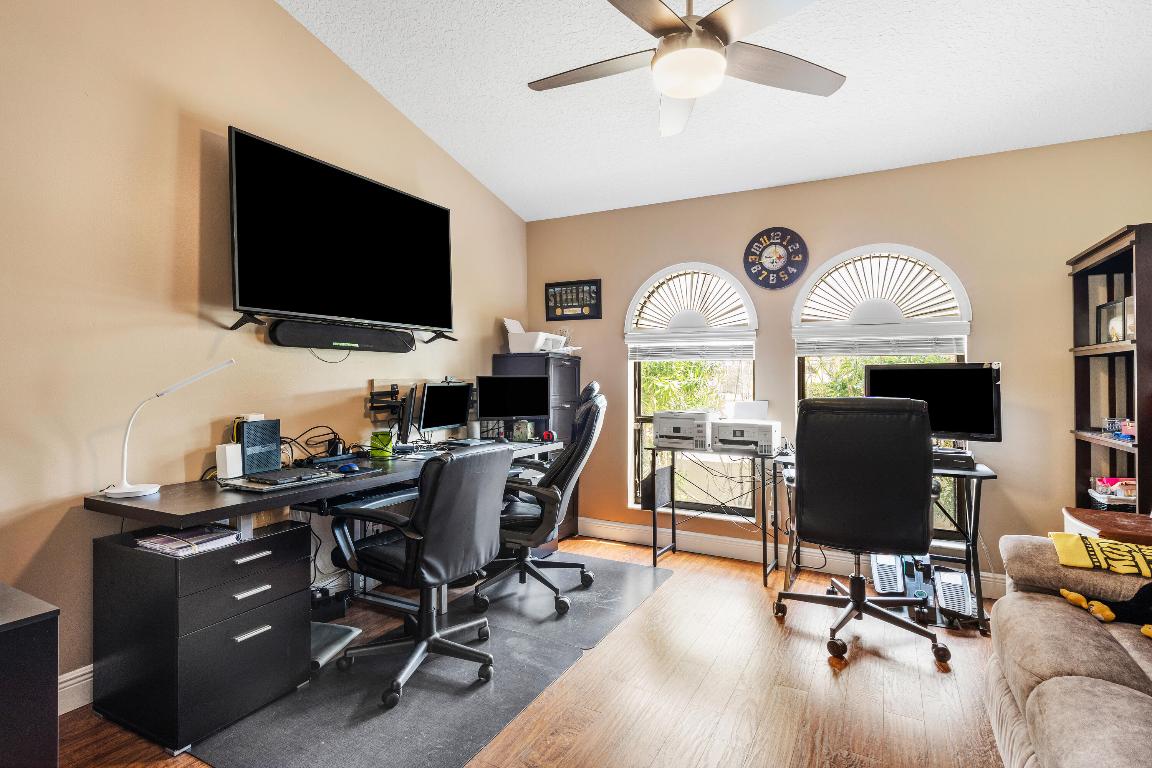 1607 Farmington Avenue