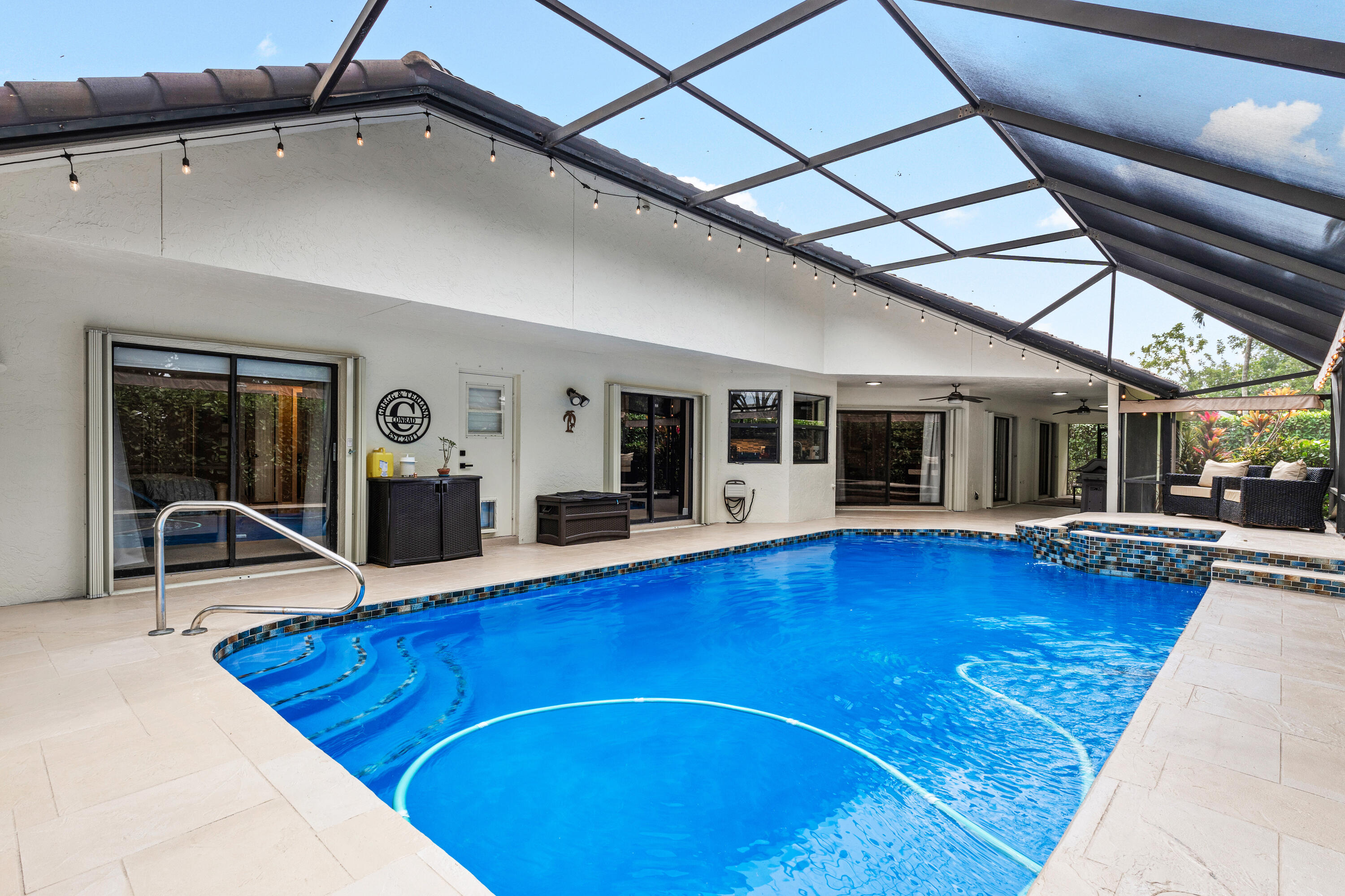 1607 Farmington Avenue