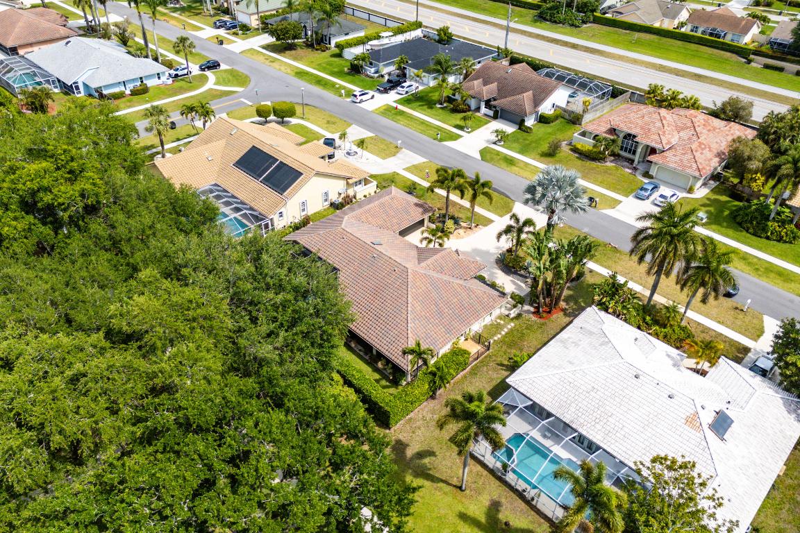 1607 Farmington Avenue