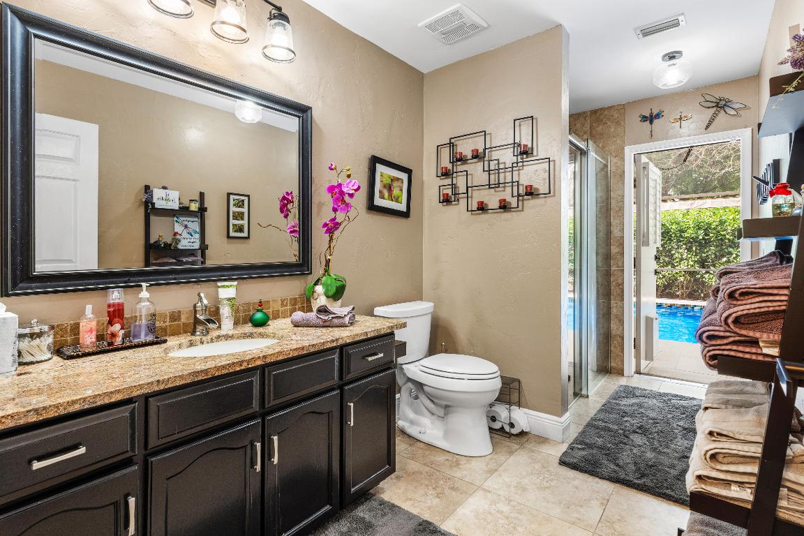 1607 Farmington Avenue