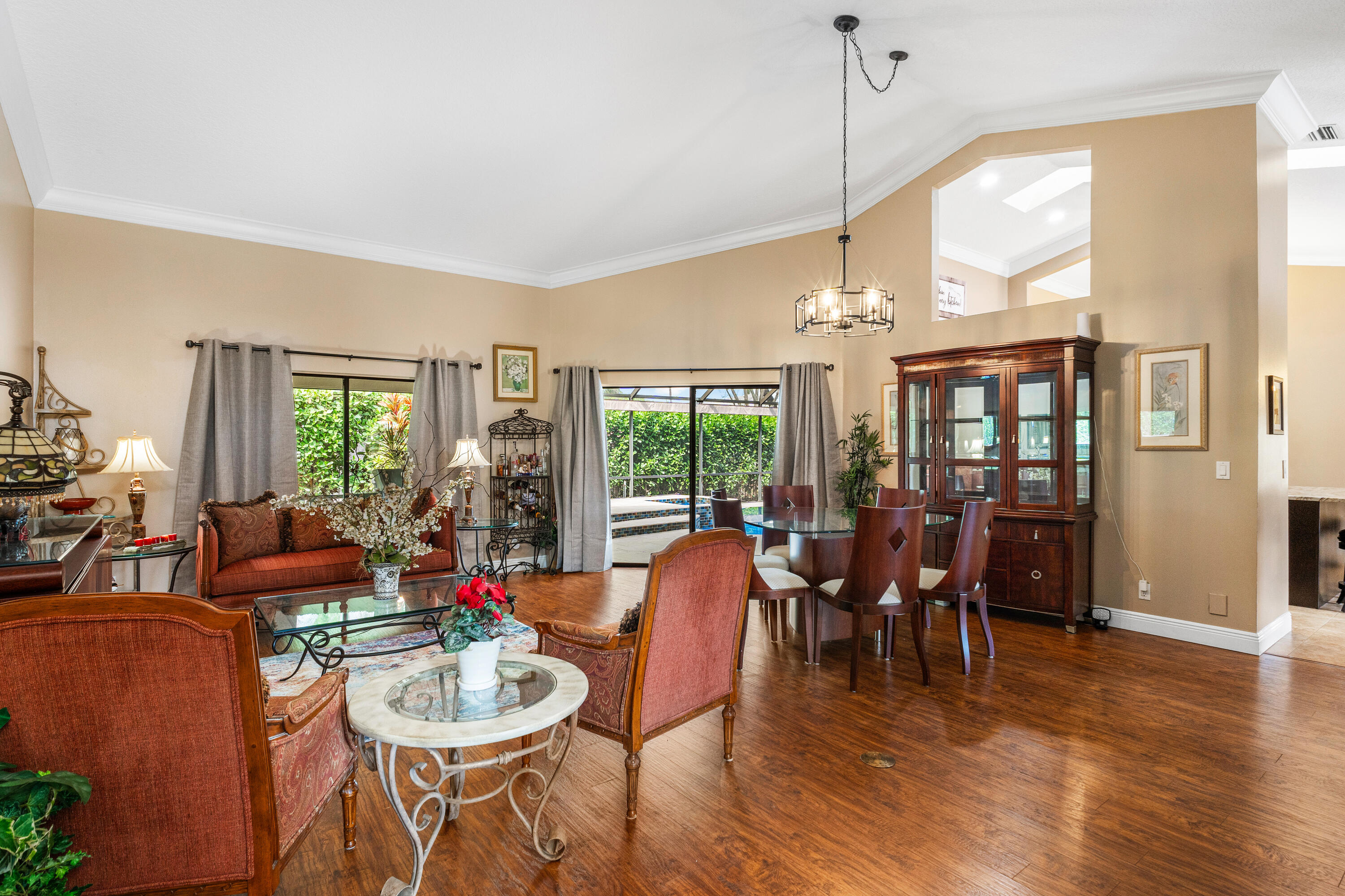 1607 Farmington Avenue