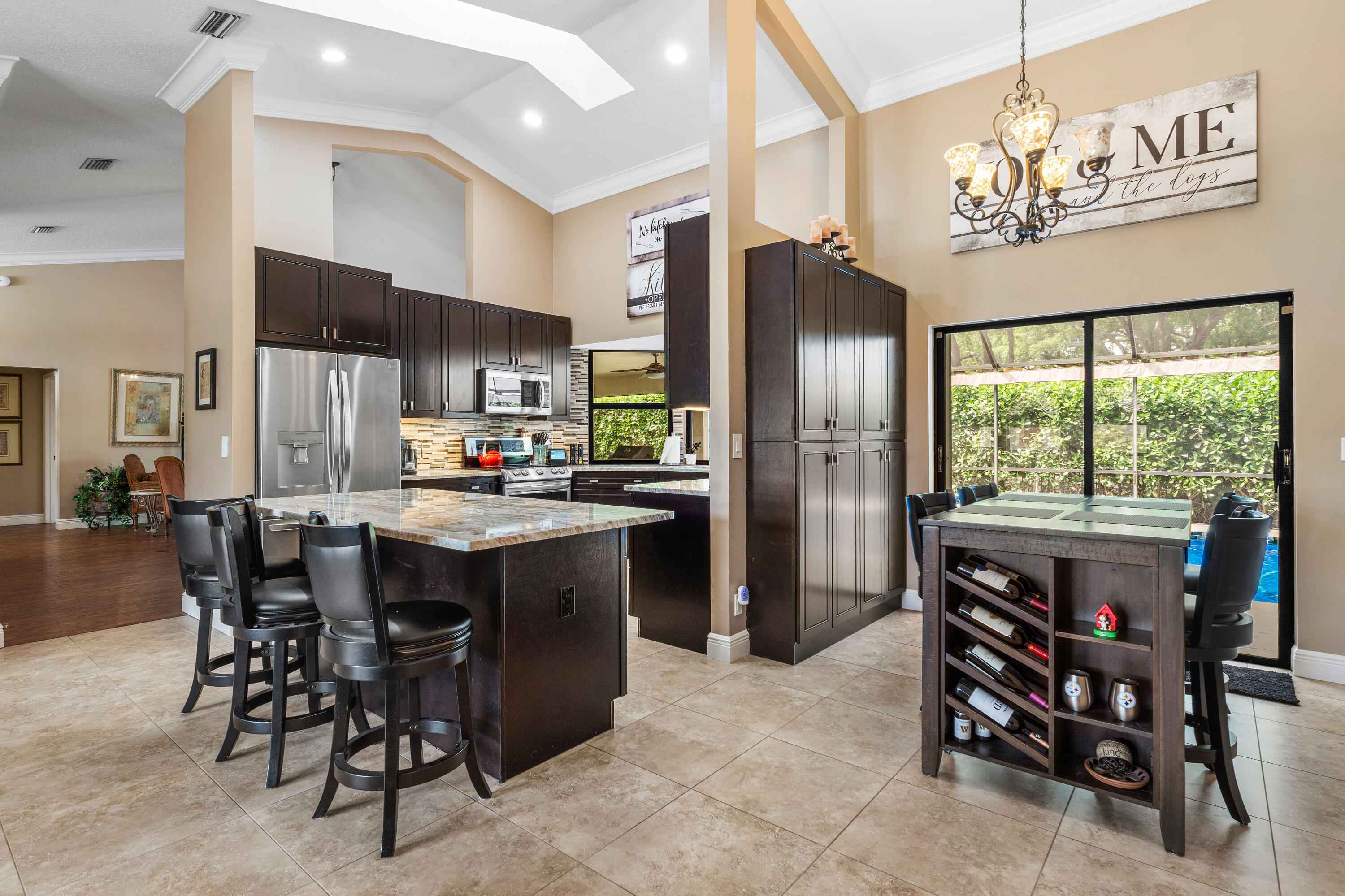 1607 Farmington Avenue