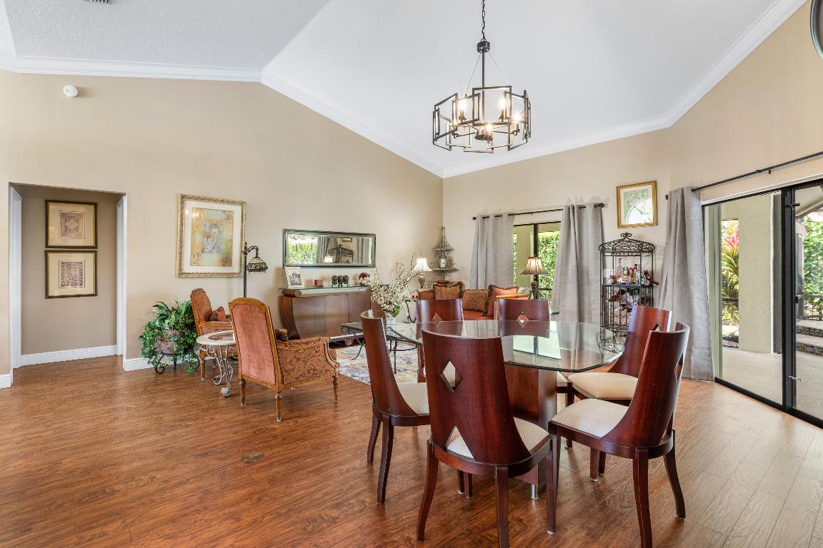 1607 Farmington Avenue