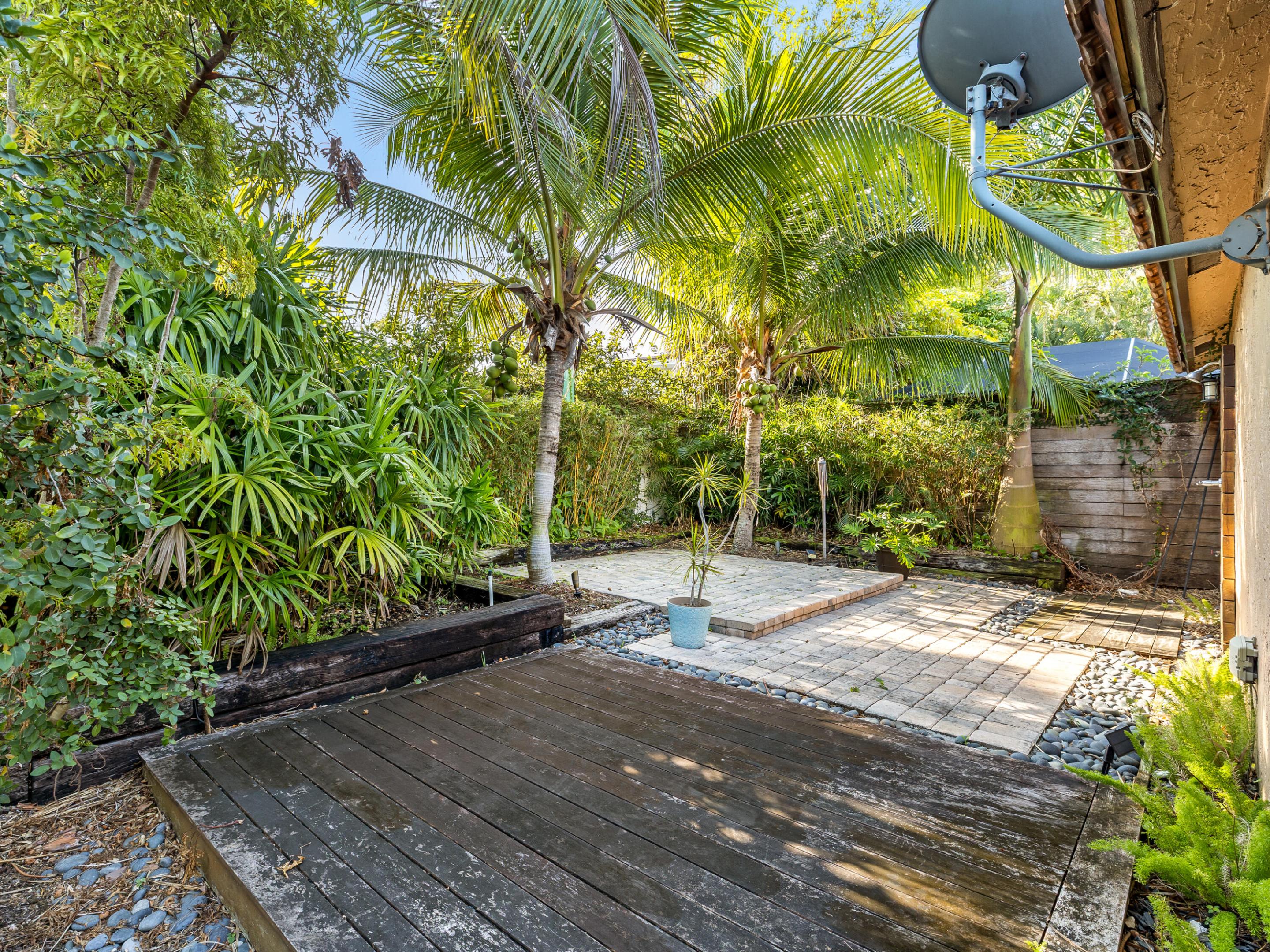 732 Camino Gardens Lane, Boca Raton