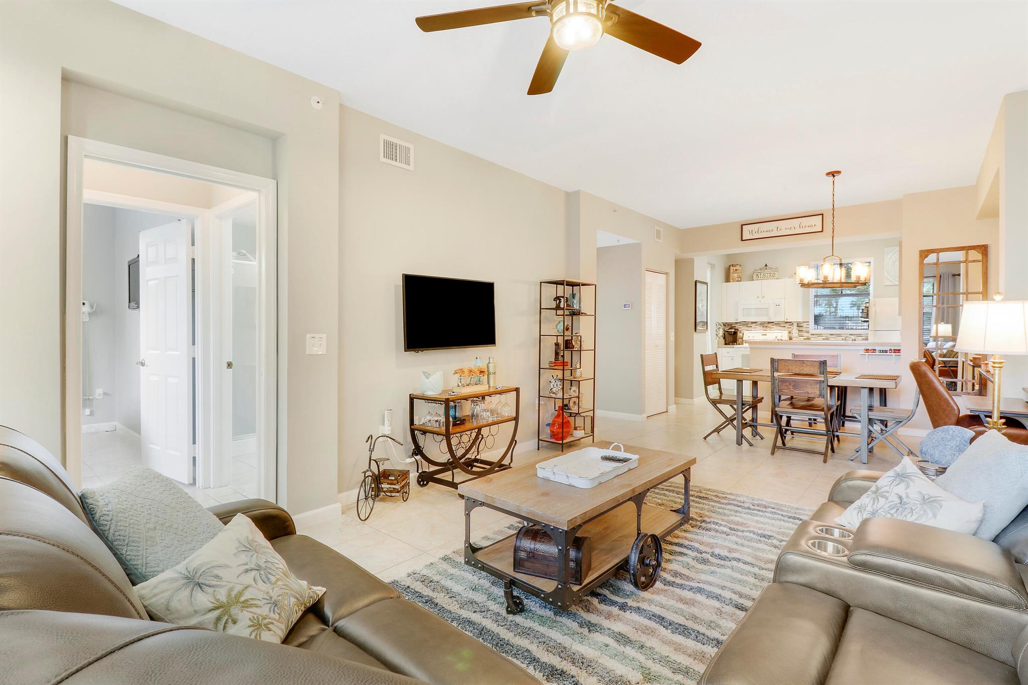 1116 University Boulevard 14