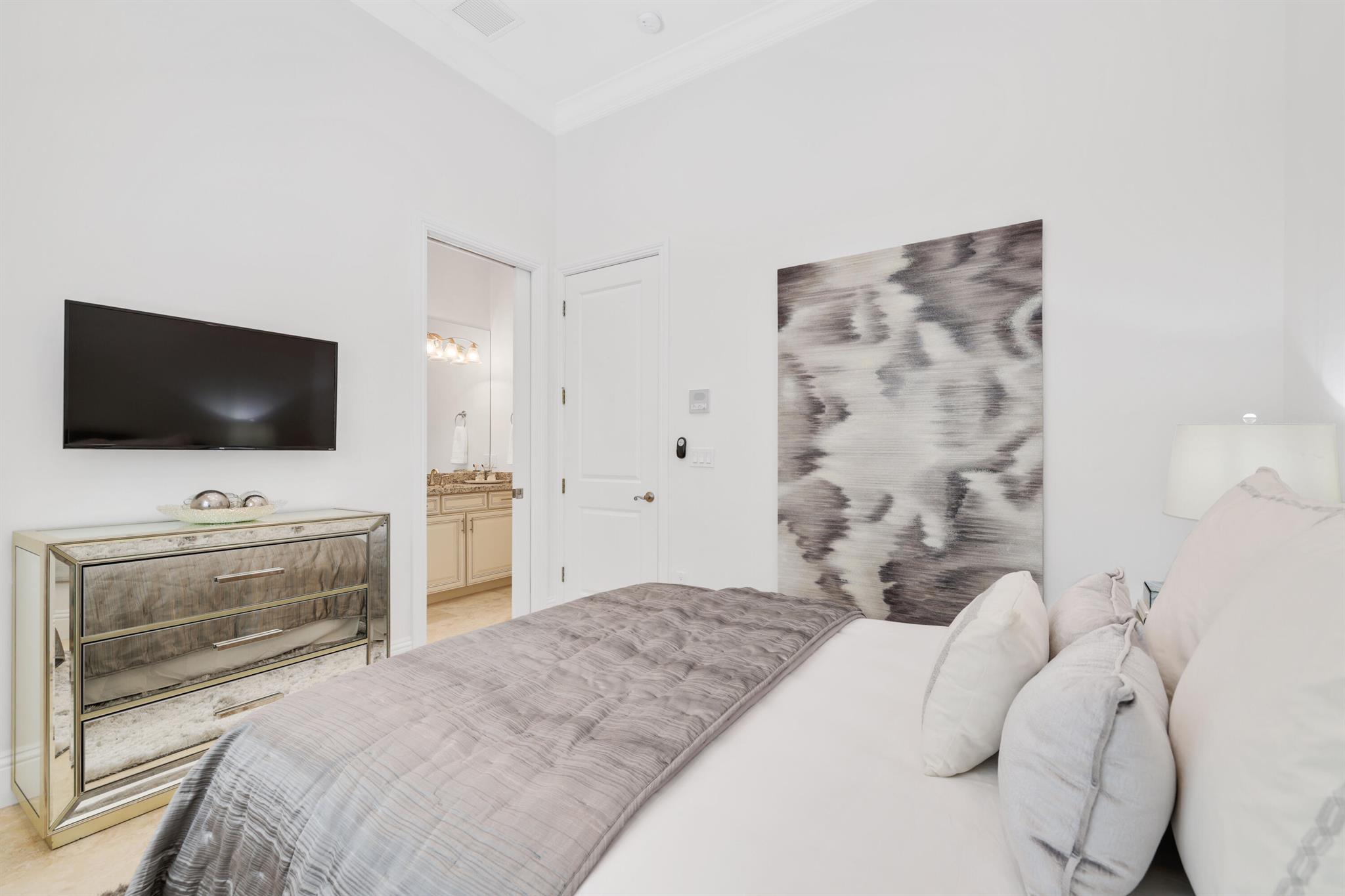 1030 Rhodes Villa Avenue