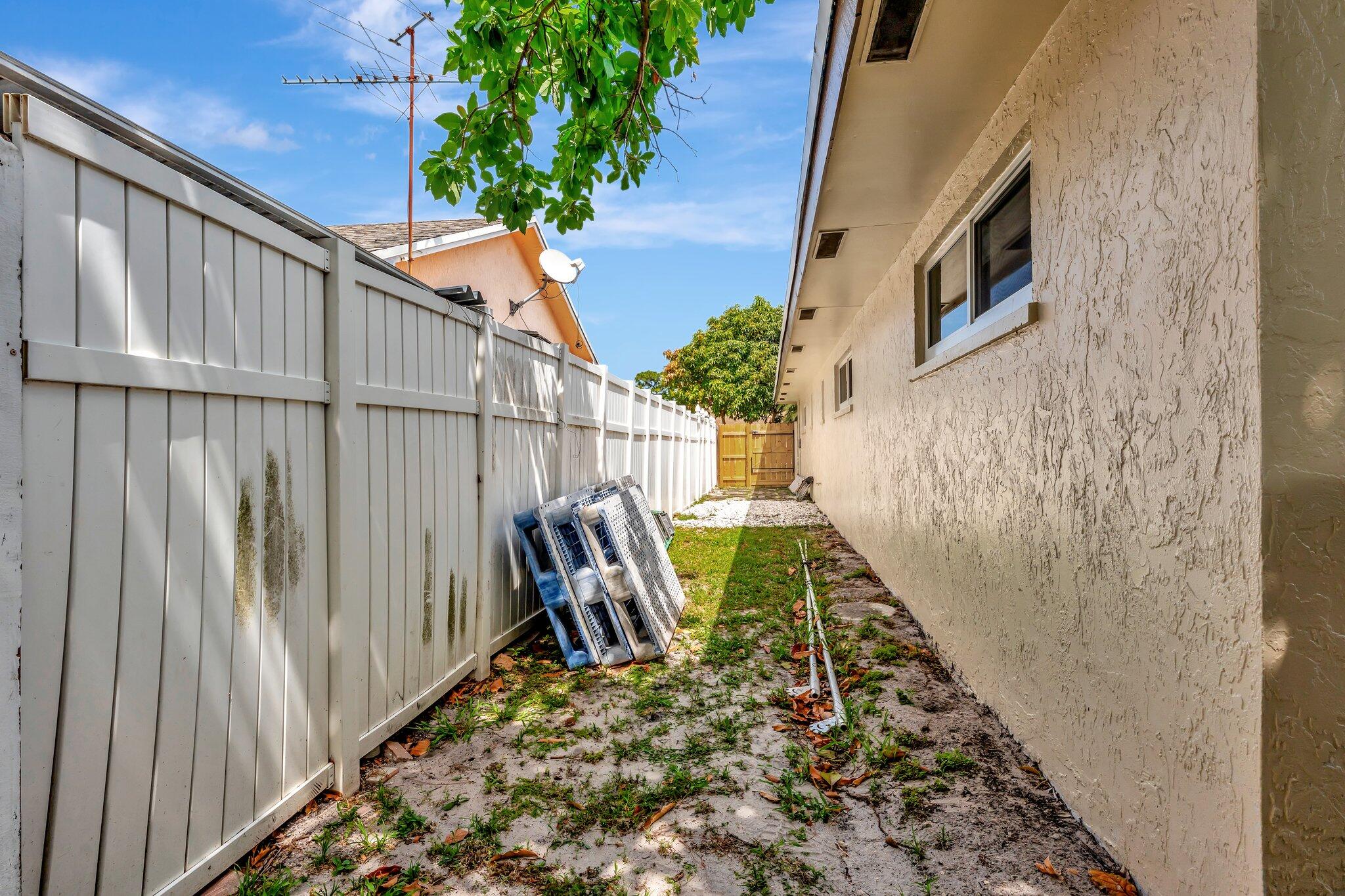385 SW 31 Avenue