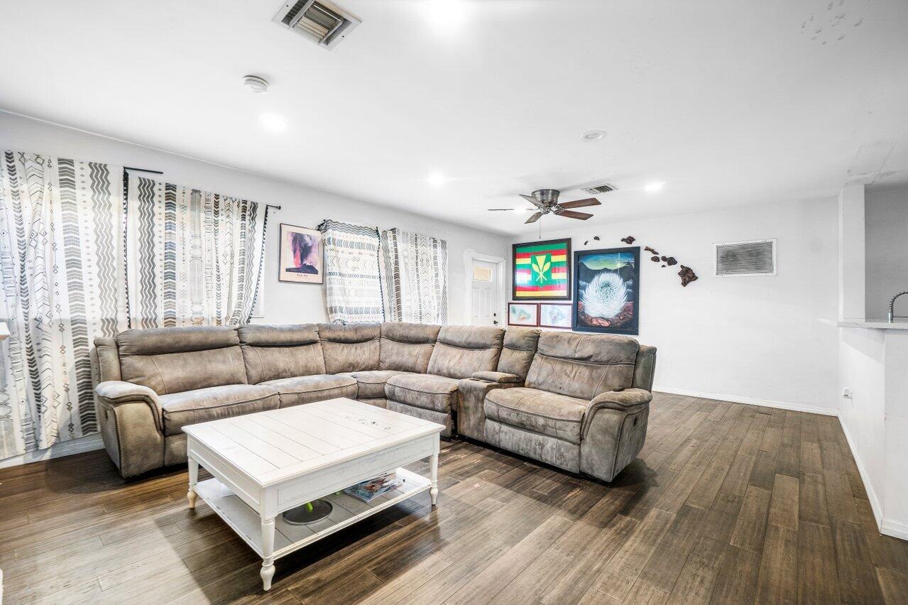 814 S 10th Street