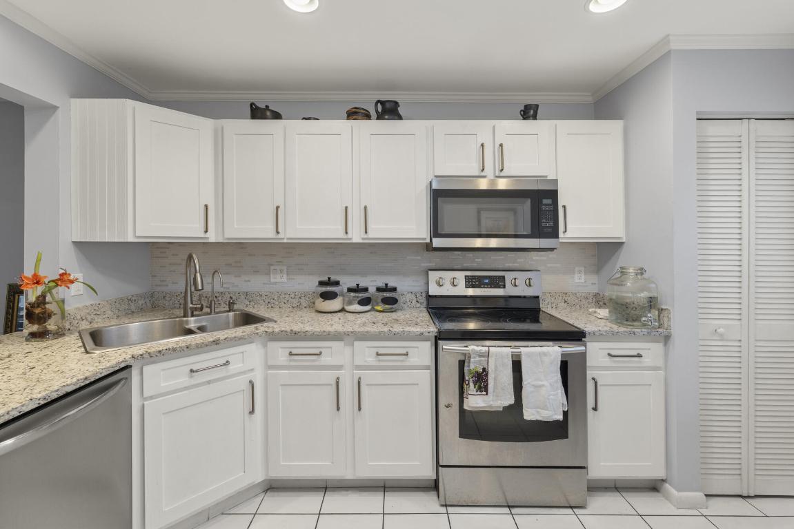 2641 Gately Drive W 2003