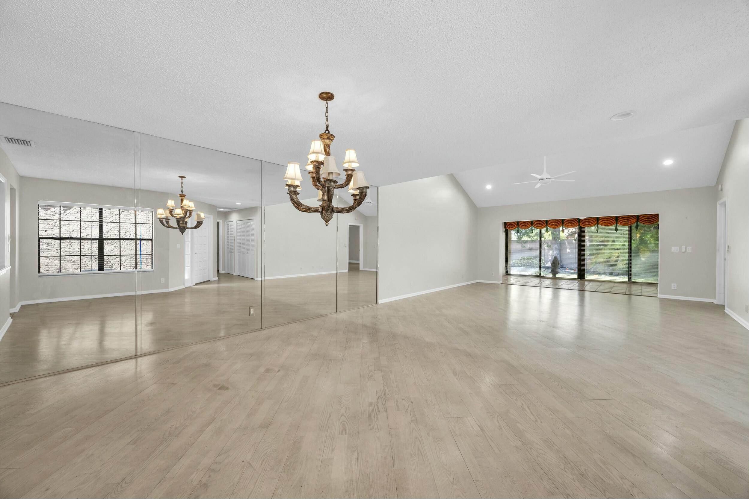 11206 Applegate Circle