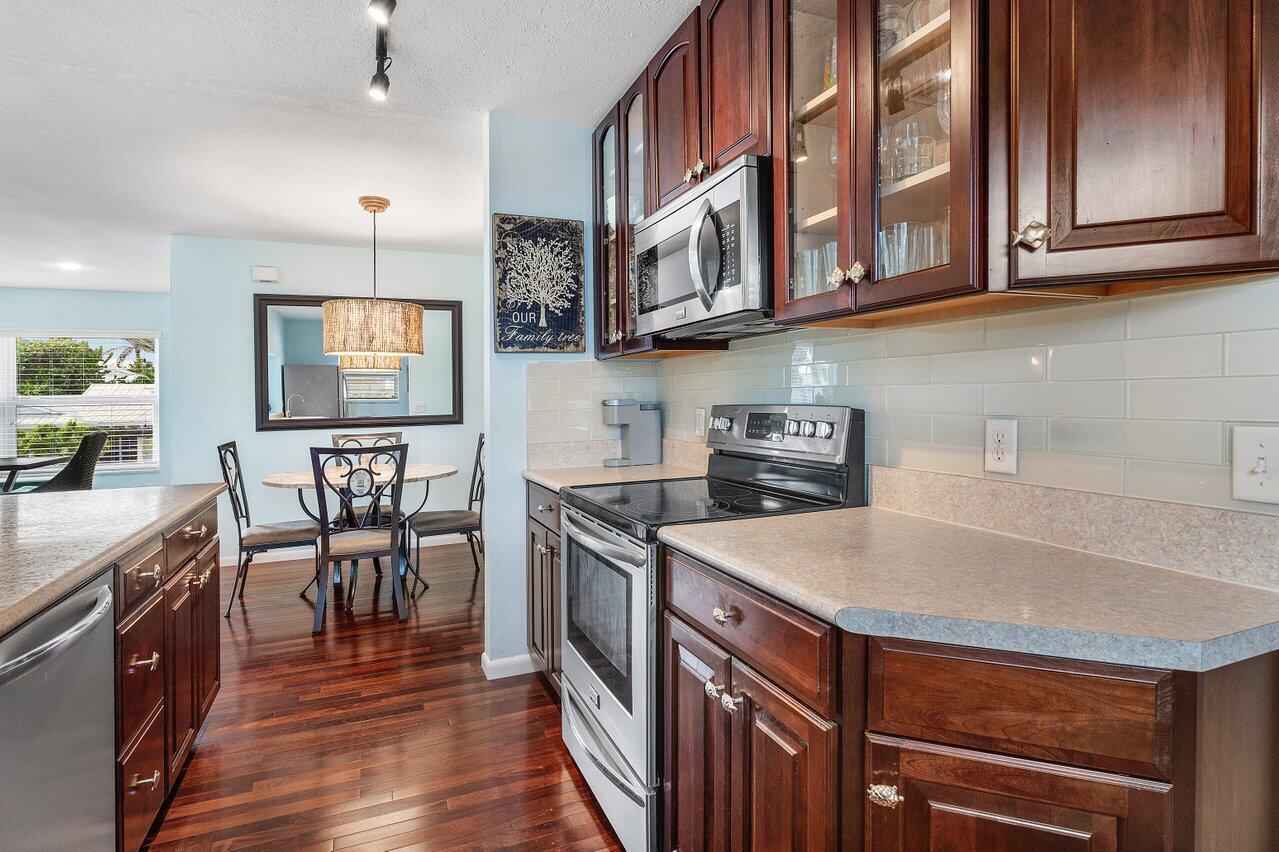 1015 Ingraham Avenue 2