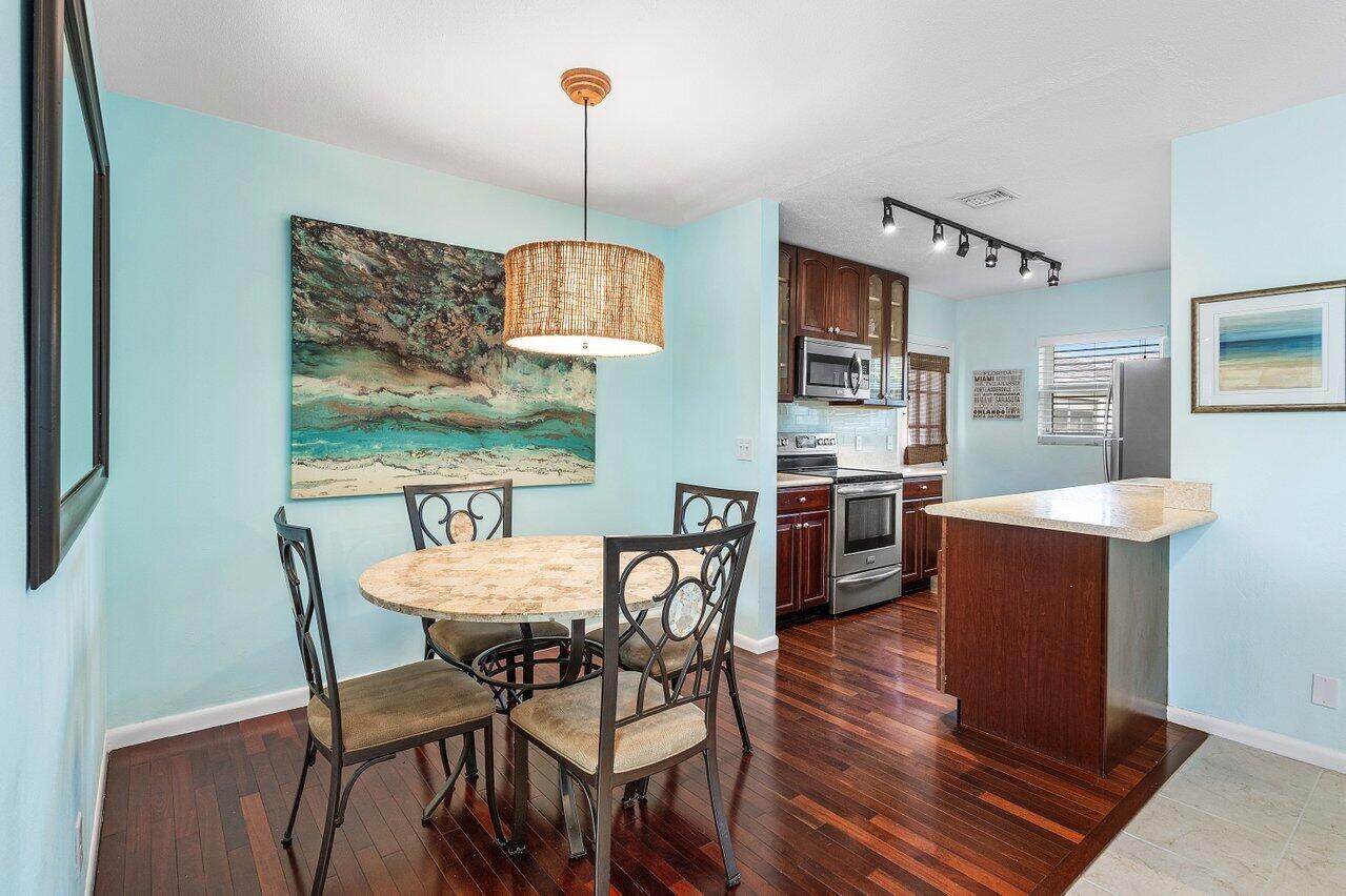 1015 Ingraham Avenue 2