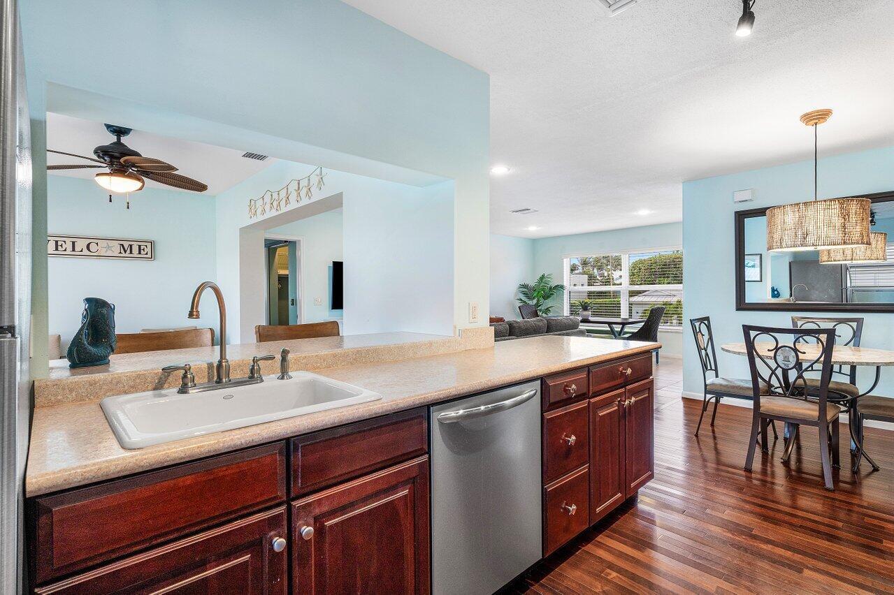 1015 Ingraham Avenue 2