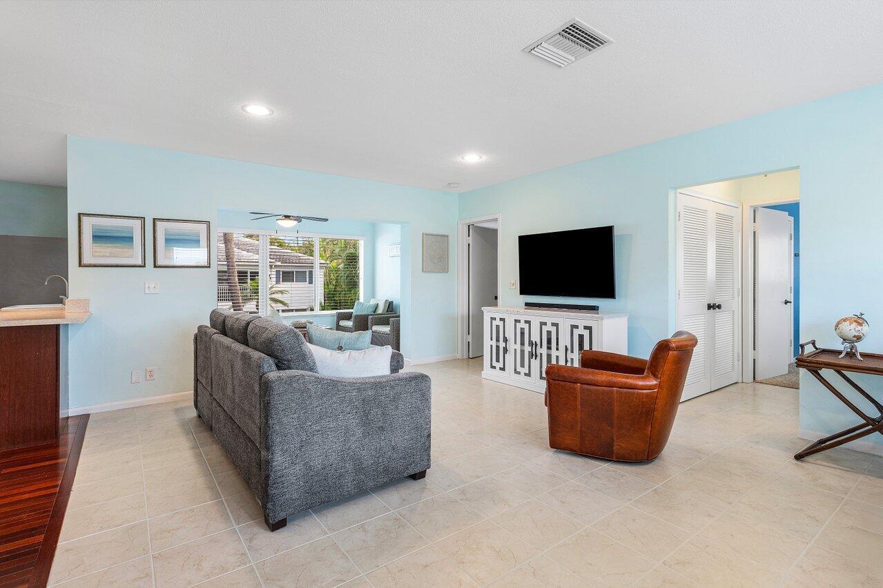 1015 Ingraham Avenue 2