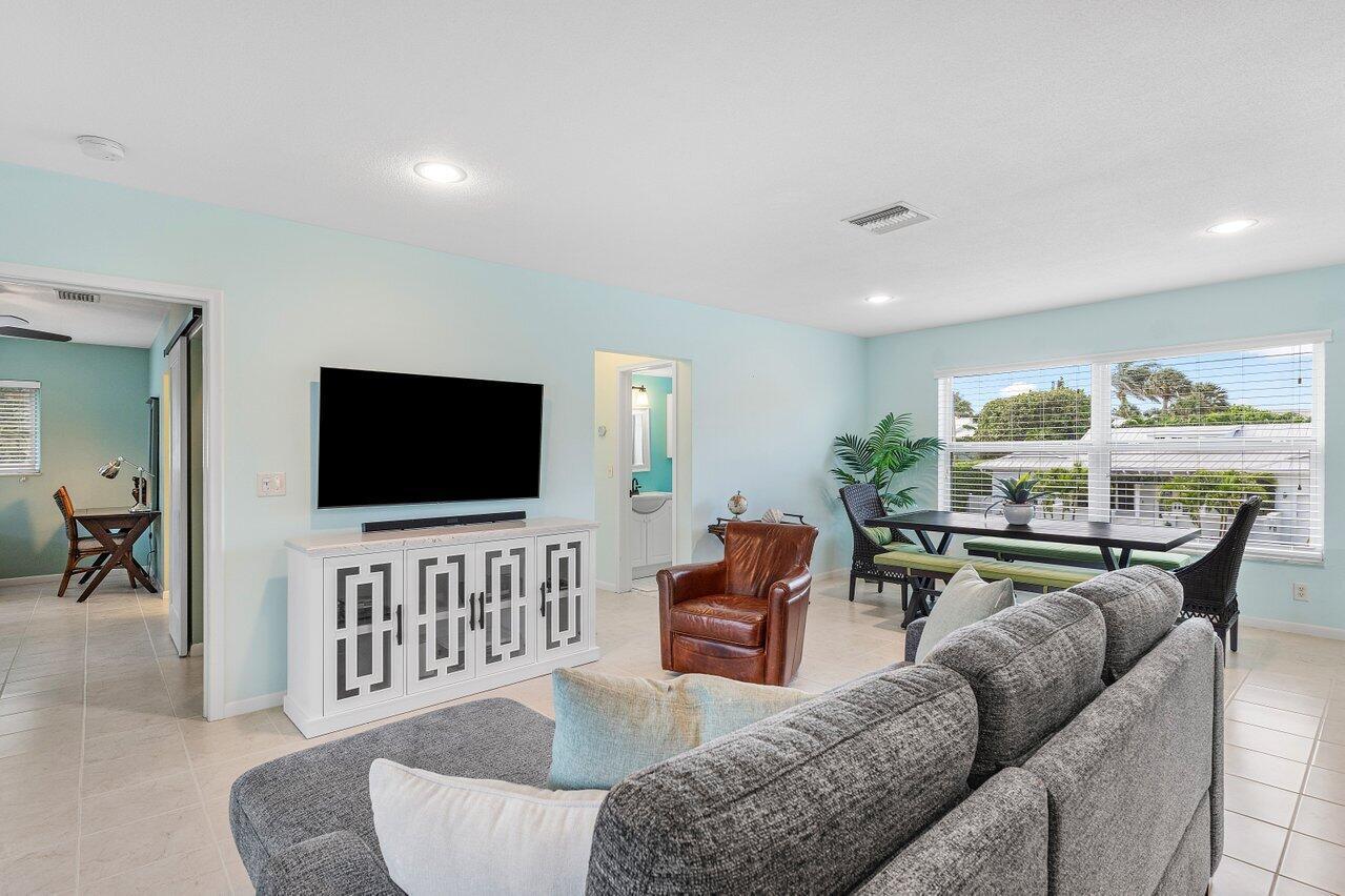 1015 Ingraham Avenue 2