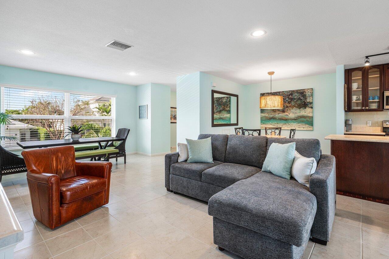 1015 Ingraham Avenue 2