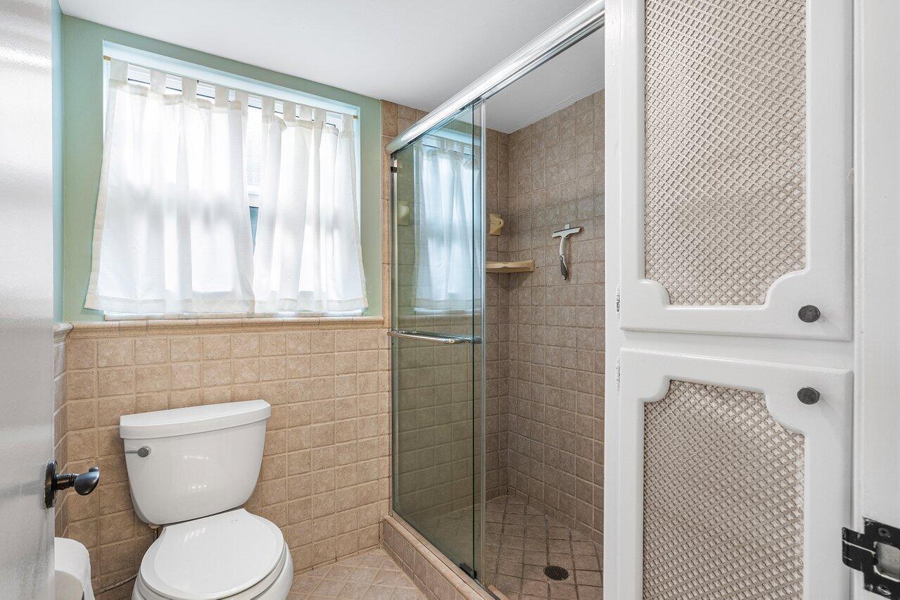 1015 Ingraham Avenue 2