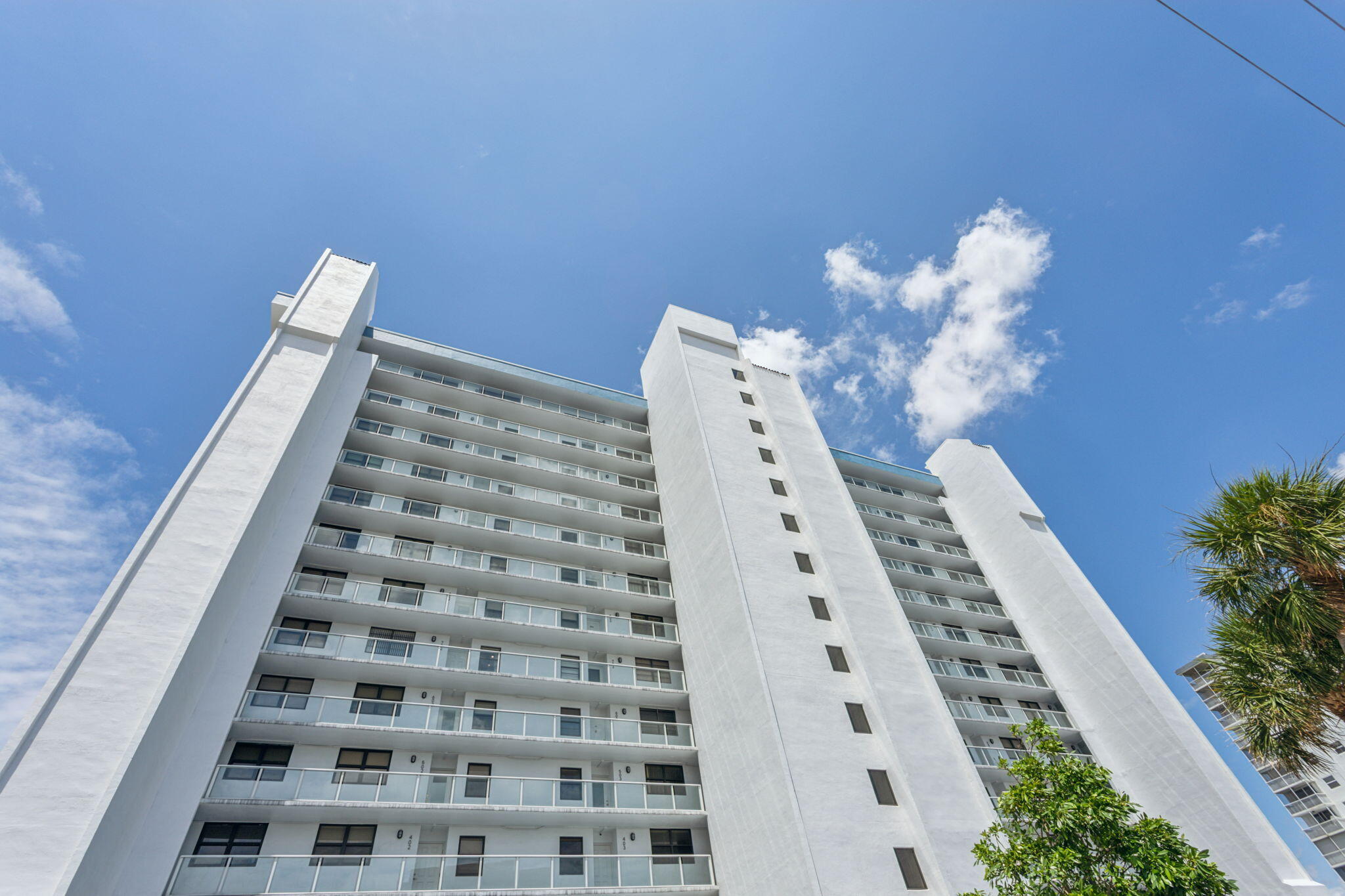 1401 N Riverside Drive 502