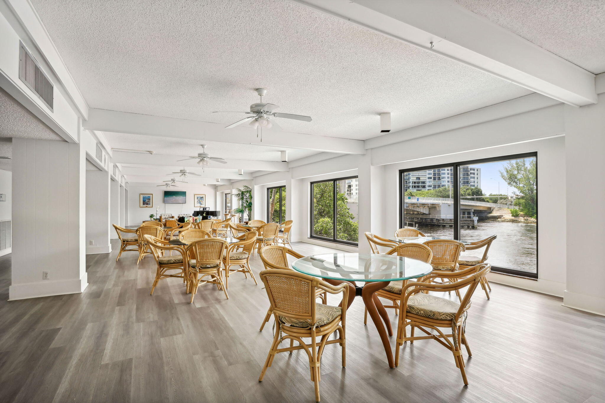 1401 N Riverside Drive 502