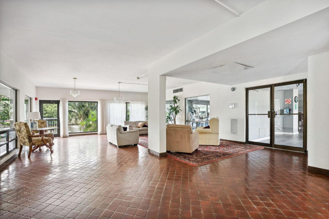 1401 N Riverside Drive 502