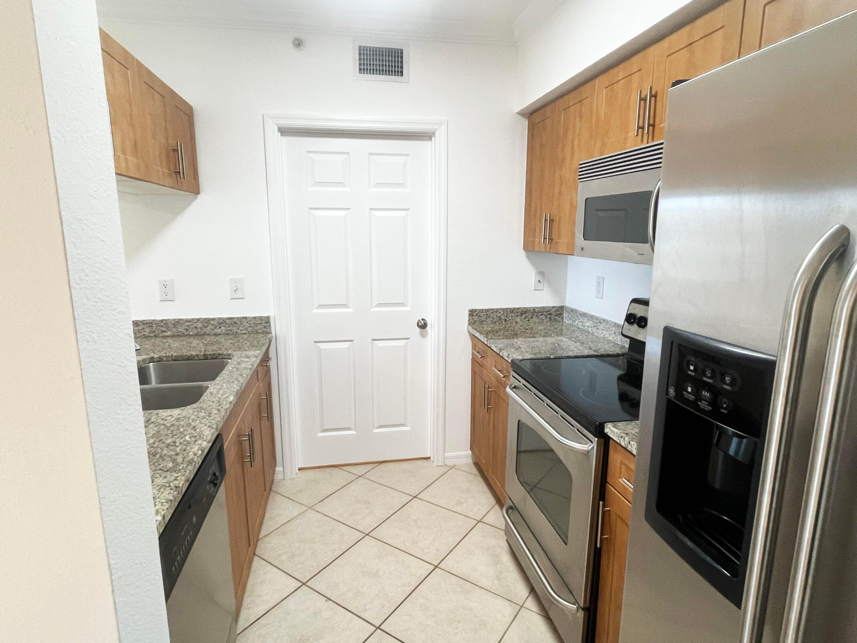 6482 Emerald Dunes Drive 302, West Palm Beach Unit: 302