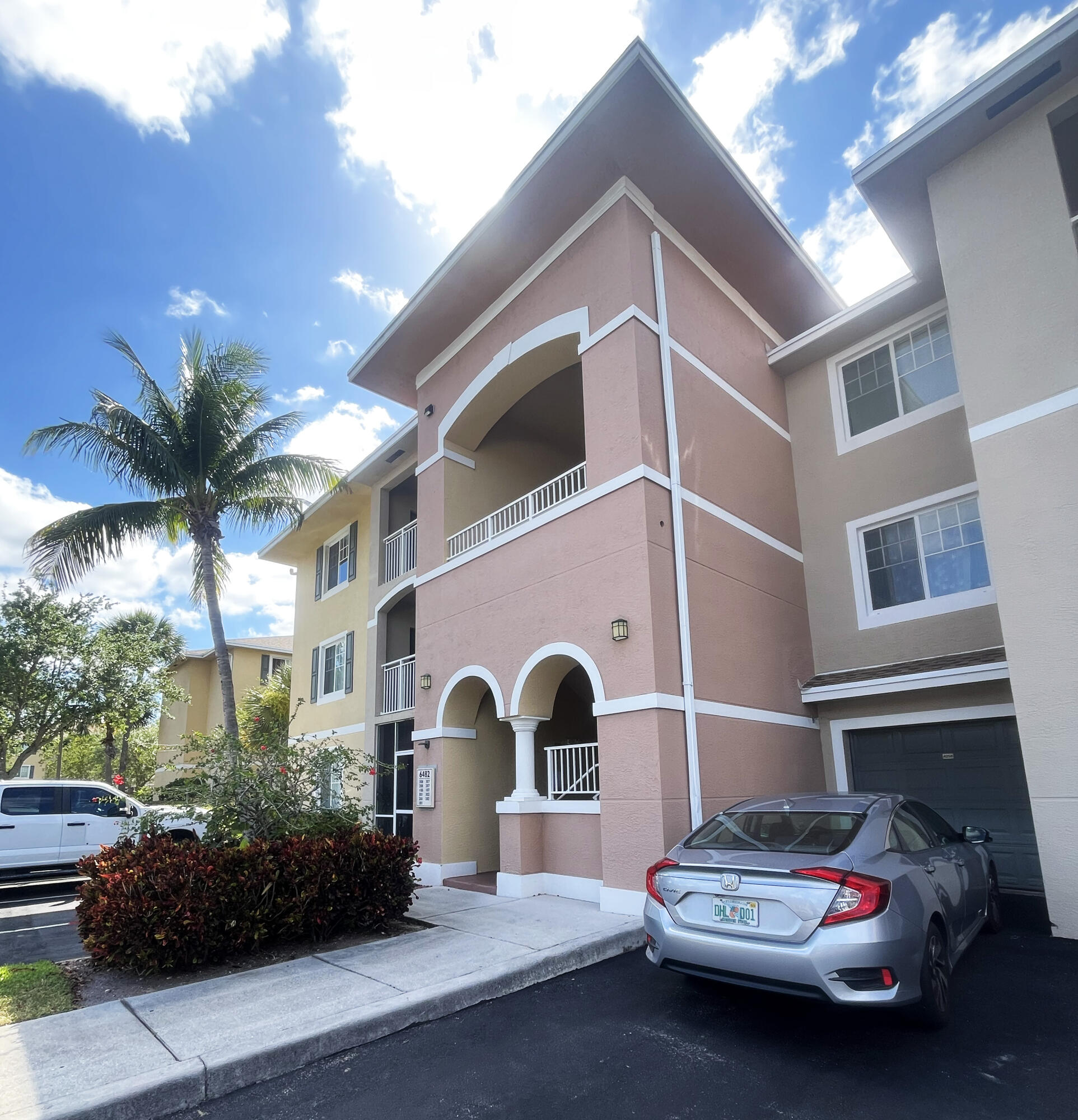 6482 Emerald Dunes Drive 302, West Palm Beach Unit: 302