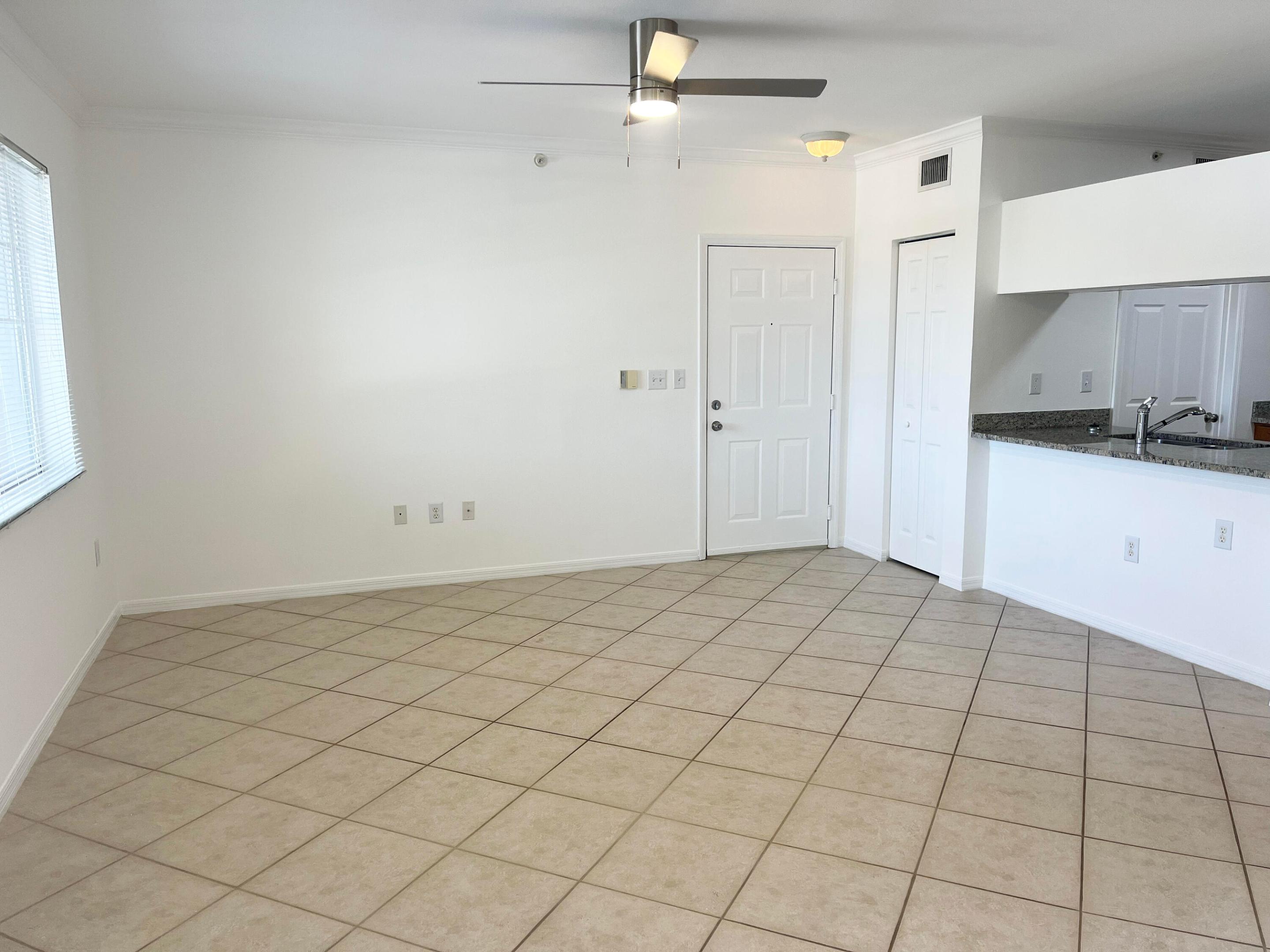 6482 Emerald Dunes Drive 302, West Palm Beach Unit: 302