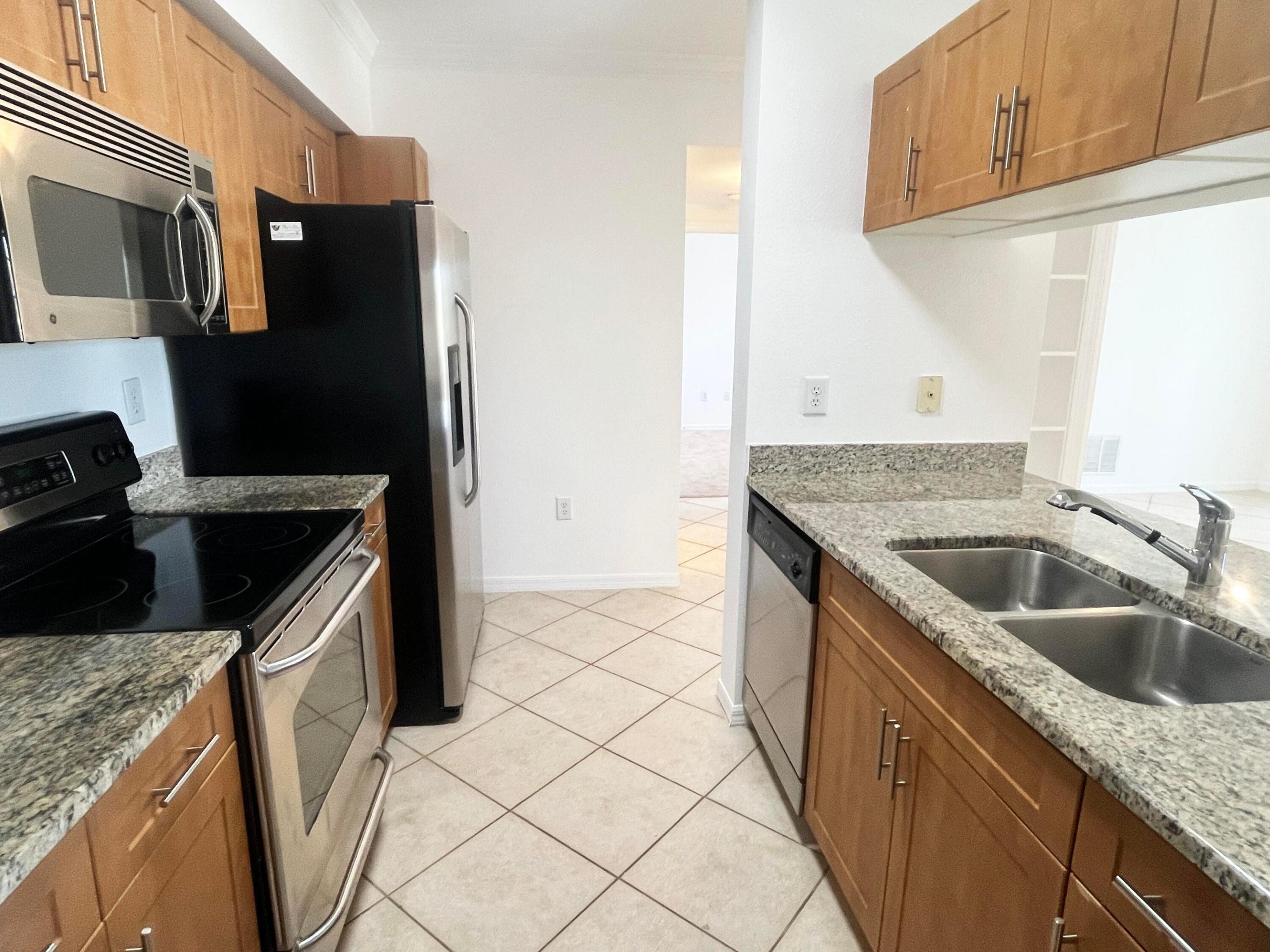 6482 Emerald Dunes Drive 302, West Palm Beach Unit: 302
