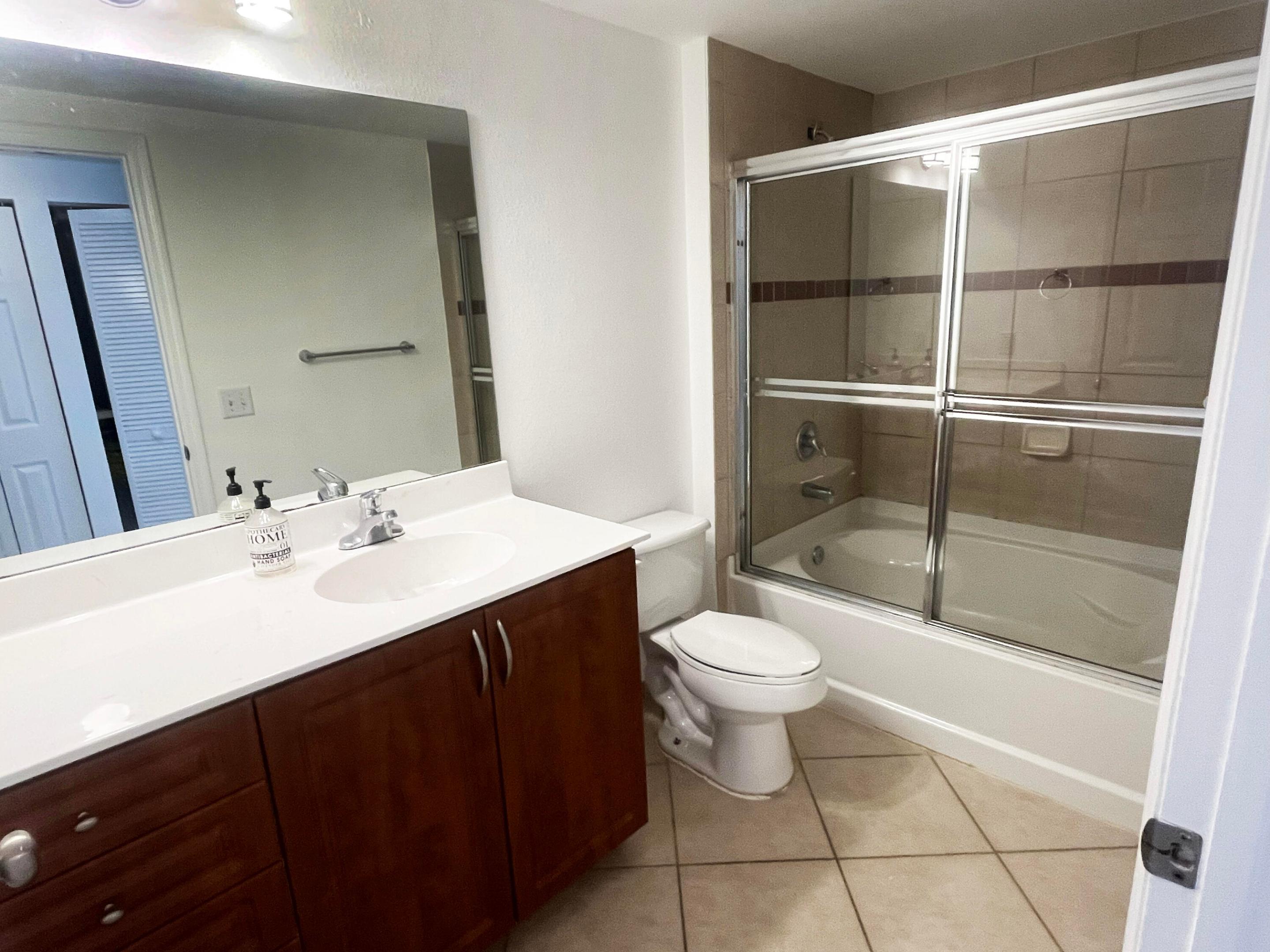 6482 Emerald Dunes Drive 302, West Palm Beach Unit: 302