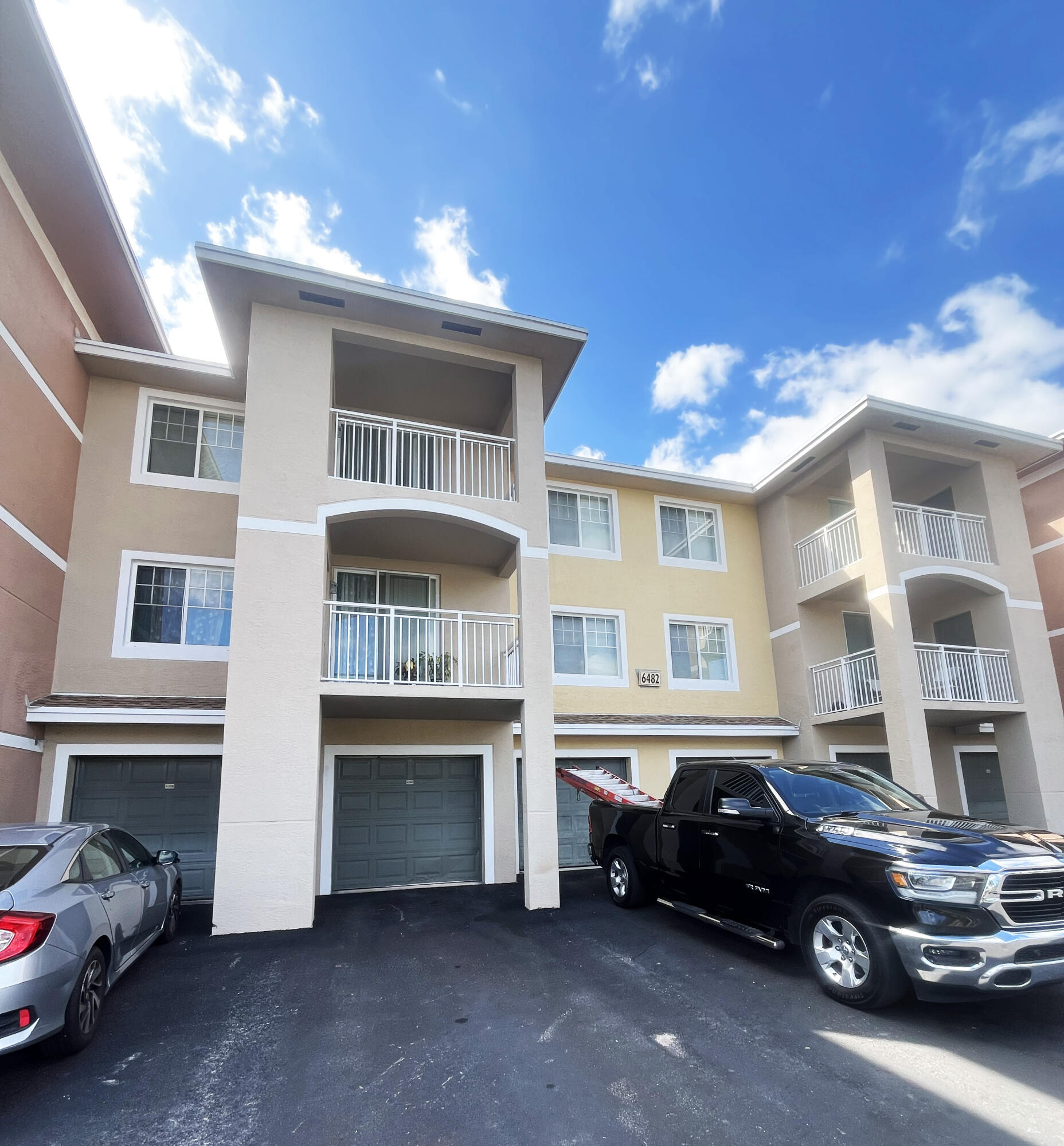 6482 Emerald Dunes Drive 302, West Palm Beach Unit: 302