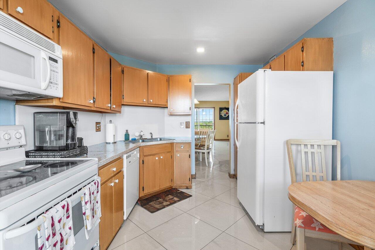 9101 W Sample Road 805